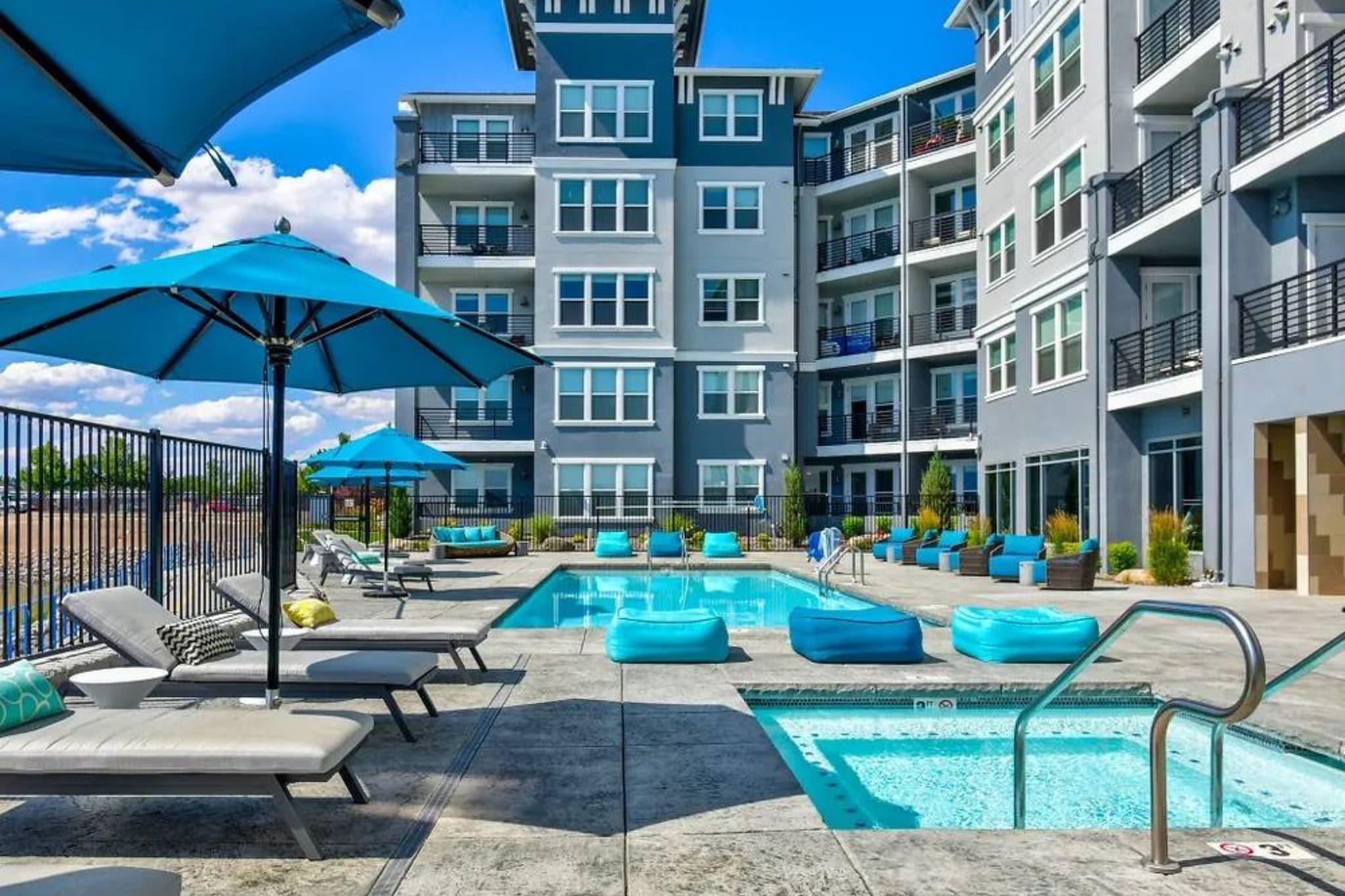 Sparks Marina 2BR · Mountain Views, Pool & Hot Tub