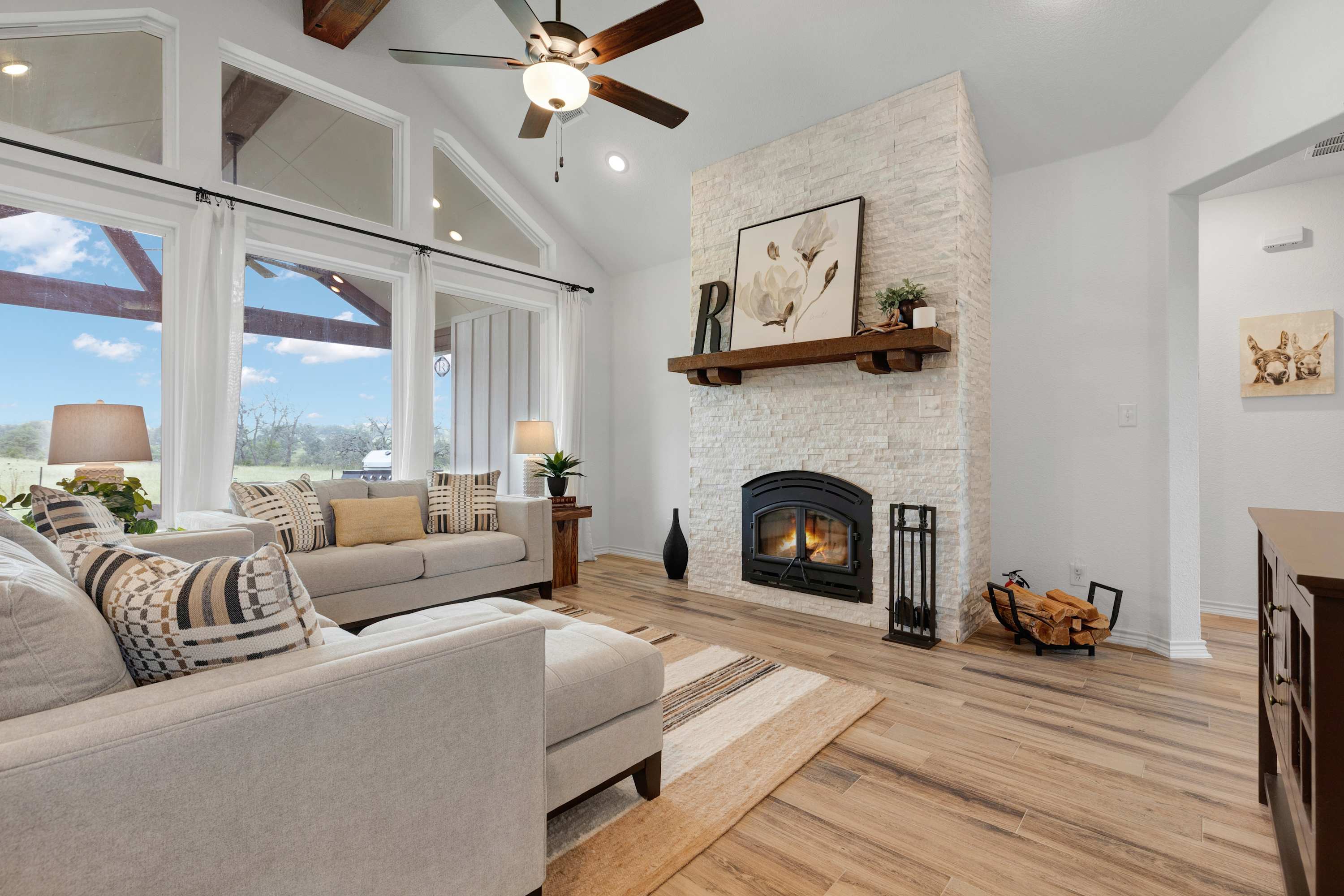 Birdsong Under the Stars – Hot Tub, Fire Pit & Hill Country Views | Photo 5