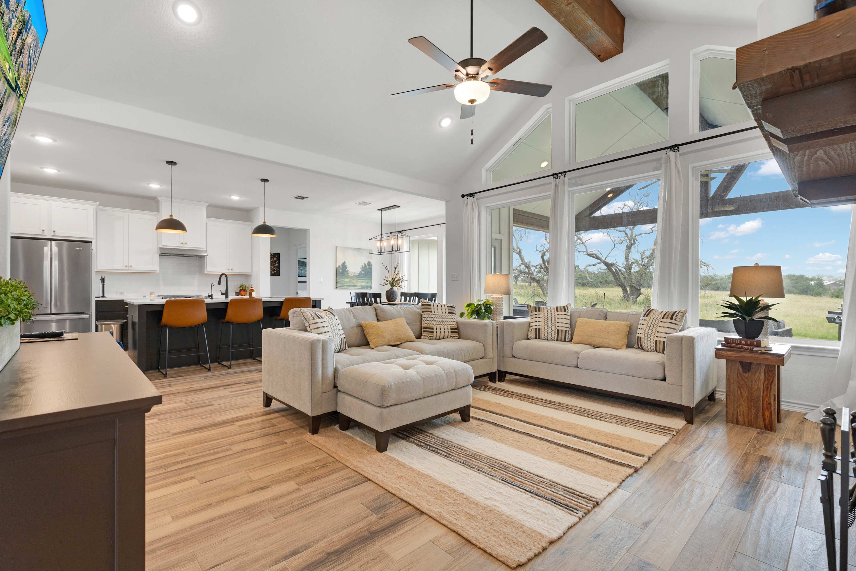 Birdsong Under the Stars – Hot Tub, Fire Pit & Hill Country Views | Photo 10