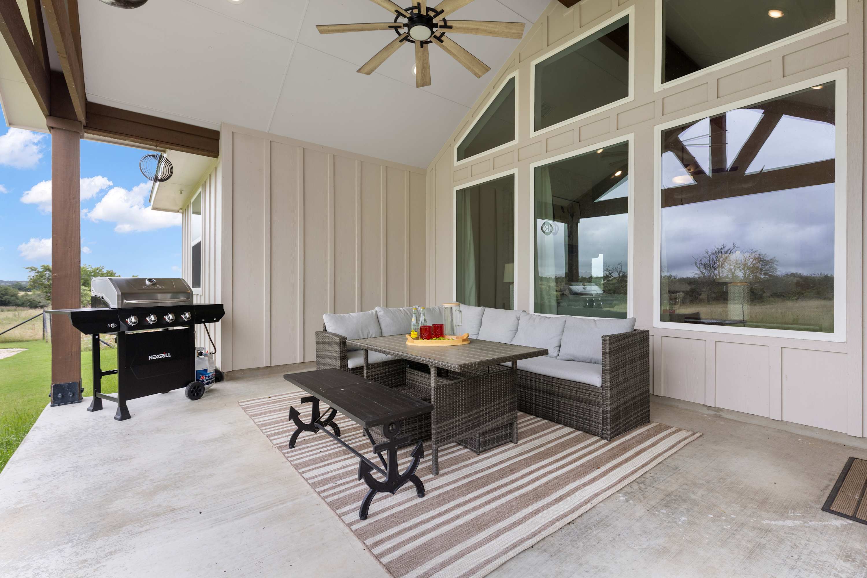 Birdsong Under the Stars – Hot Tub, Fire Pit & Hill Country Views | Photo 4