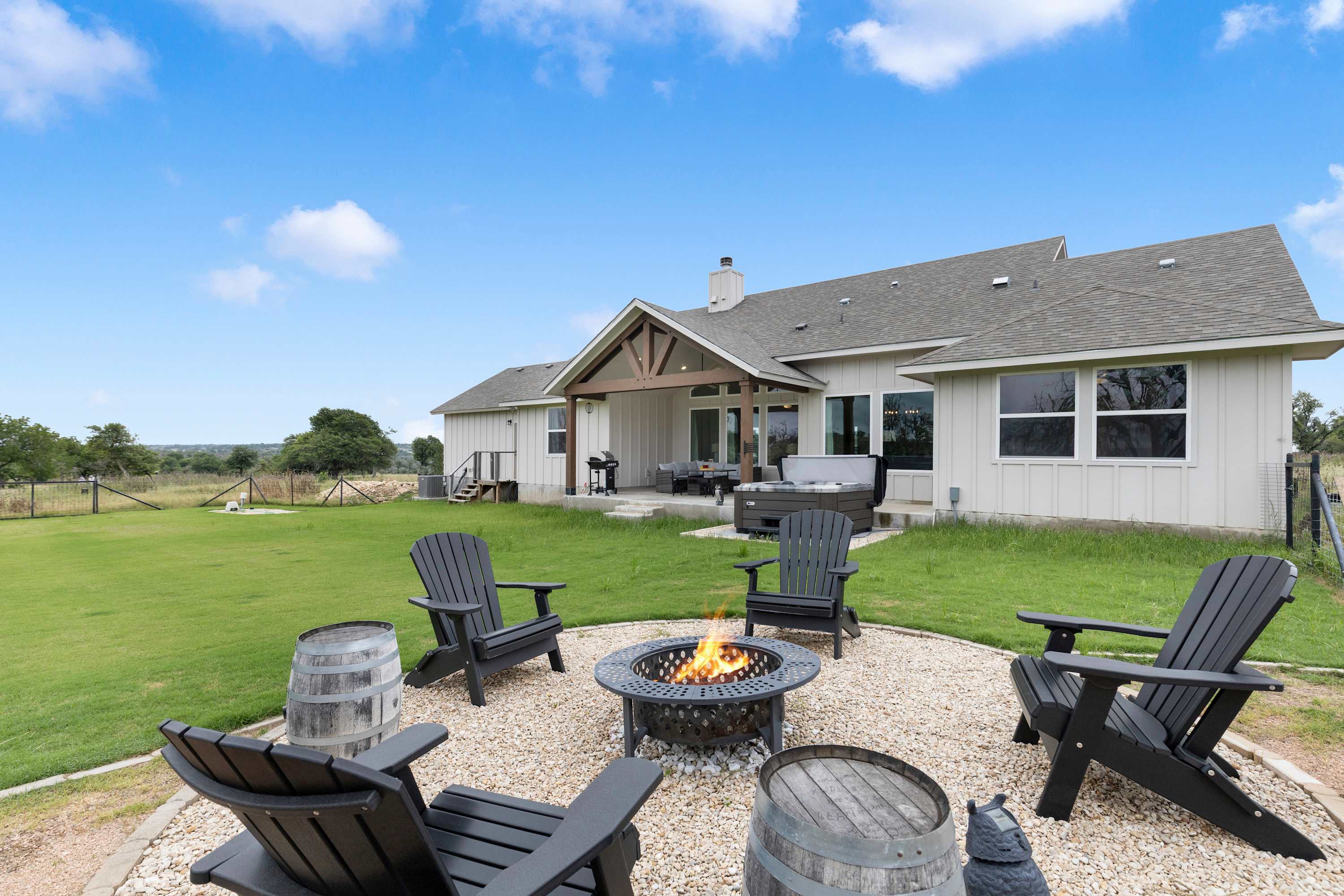 Birdsong Under the Stars – Hot Tub, Fire Pit & Hill Country Views | Photo 3