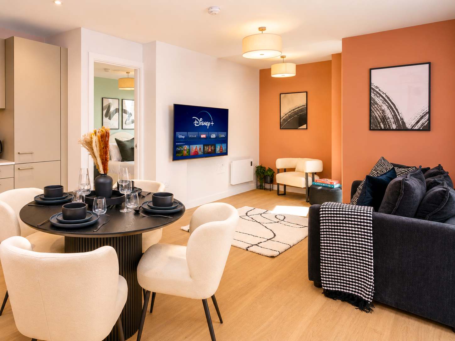 Luxury VIEWS! 10th Floor 2 Bed Apartment