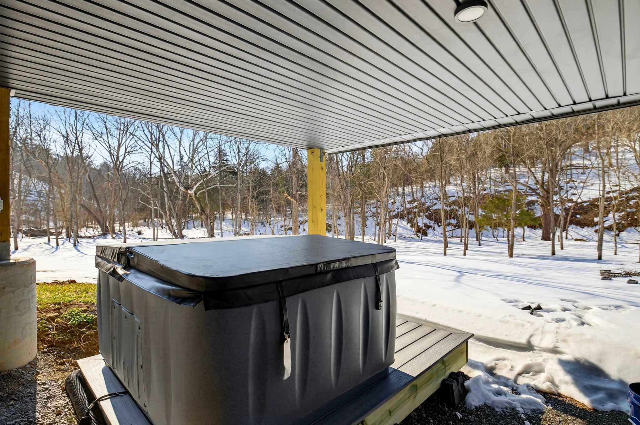 Chalet w/Hot Tub, Deck, Game Room & EV Charger