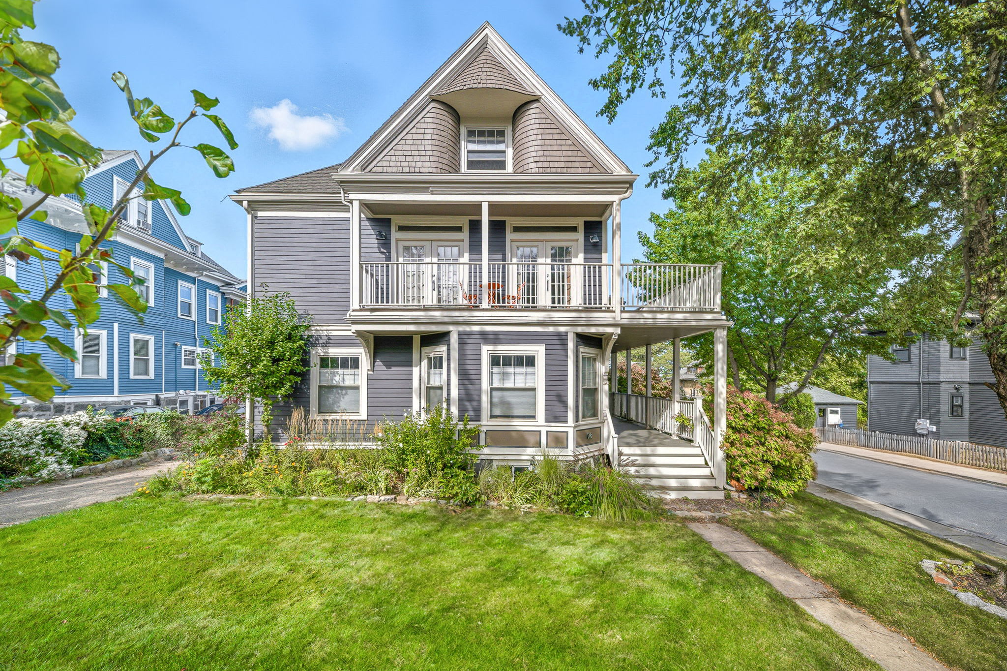 Bi-Level 2BR | Parking | Jones Hill, Boston