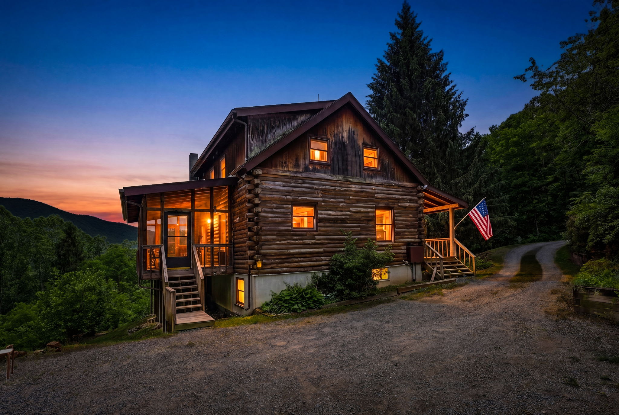 Hot Tub, Private Trails, Waterfall & Outdoor Fun