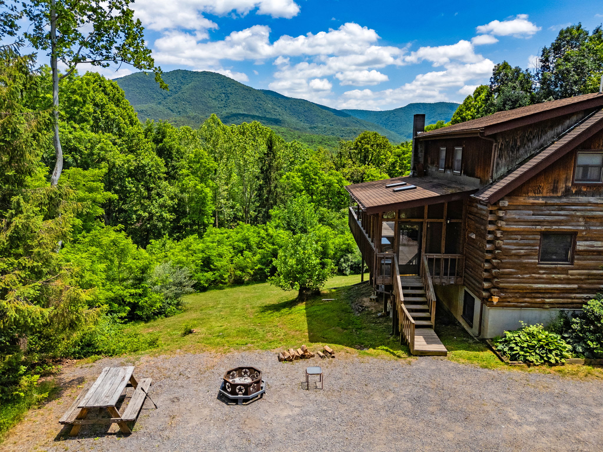 Hot Tub, Private Trails, Waterfall & Outdoor Fun