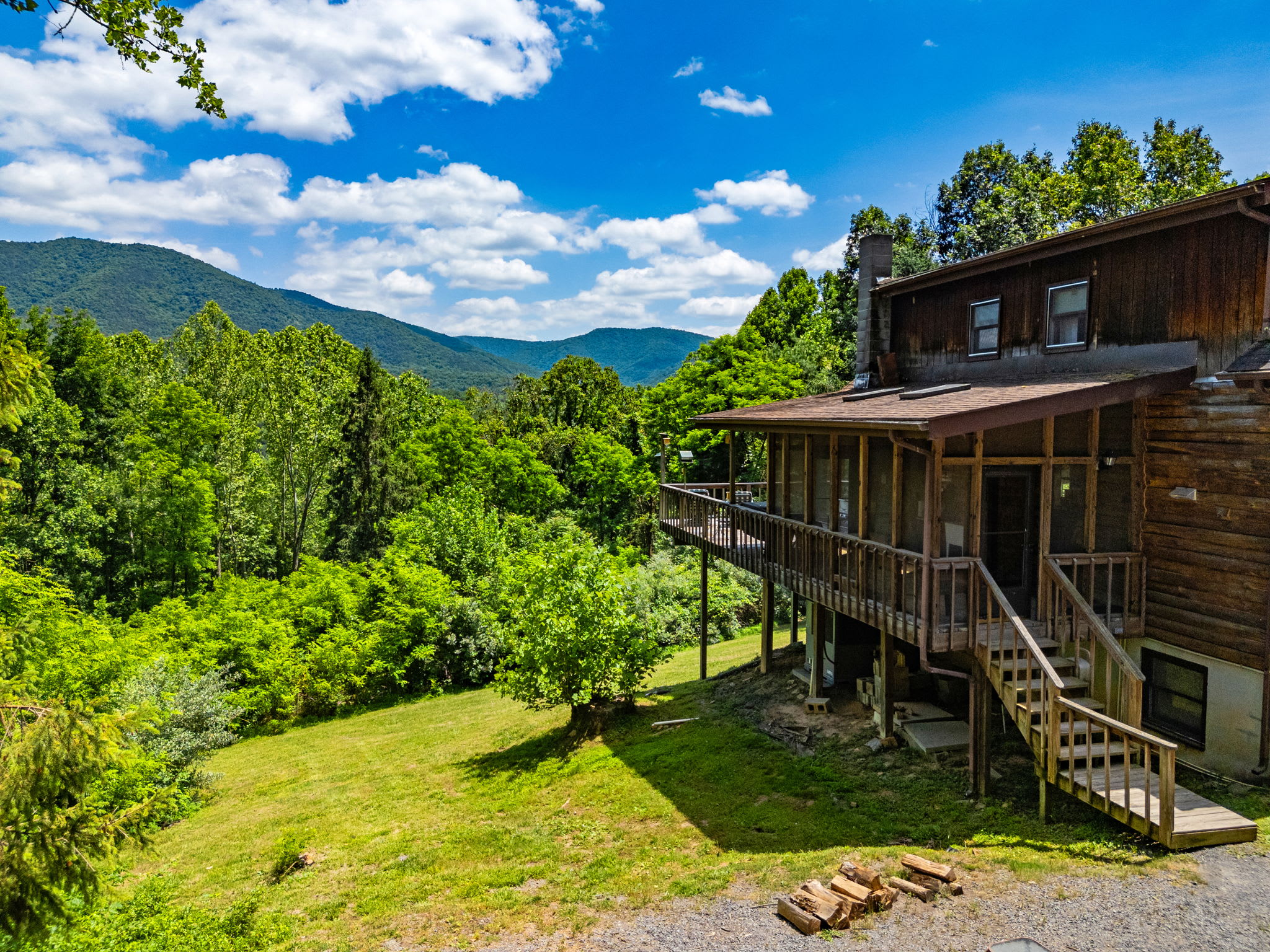 Hot Tub, Private Trails, Waterfall & Outdoor Fun