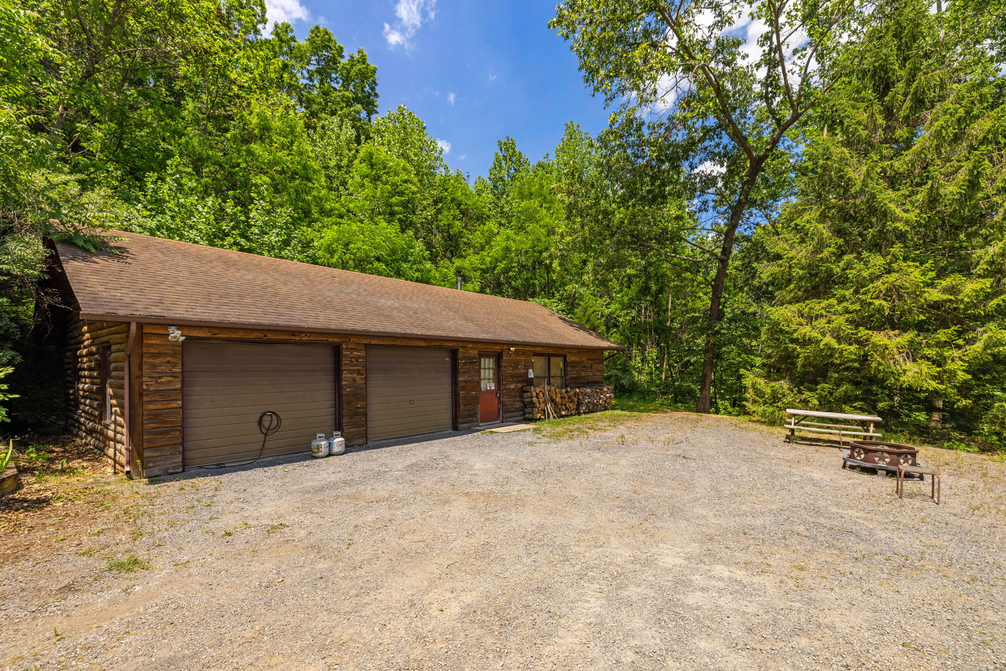 Hot Tub, Private Trails, Waterfall & Outdoor Fun