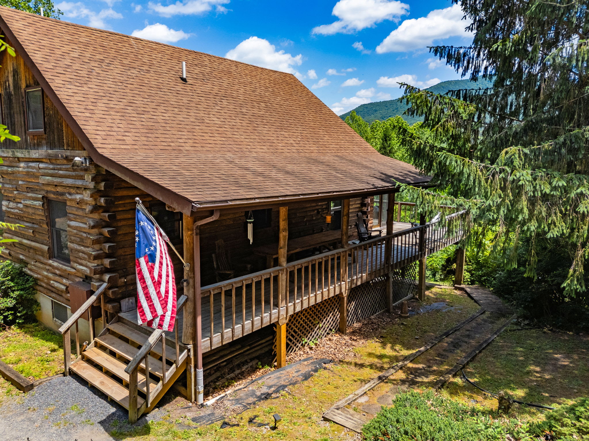 Hot Tub, Private Trails, Waterfall & Outdoor Fun
