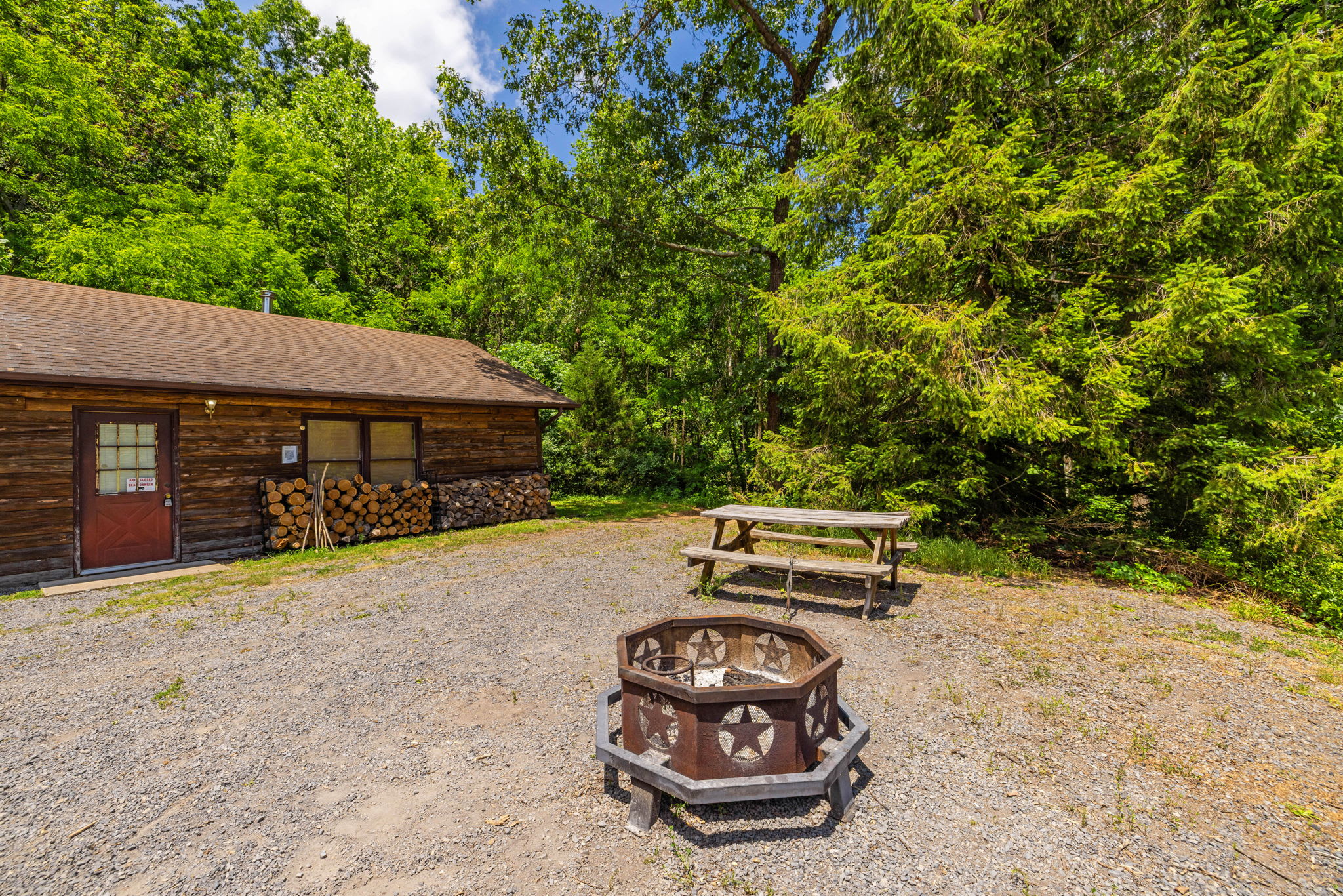 Hot Tub, Private Trails, Waterfall & Outdoor Fun