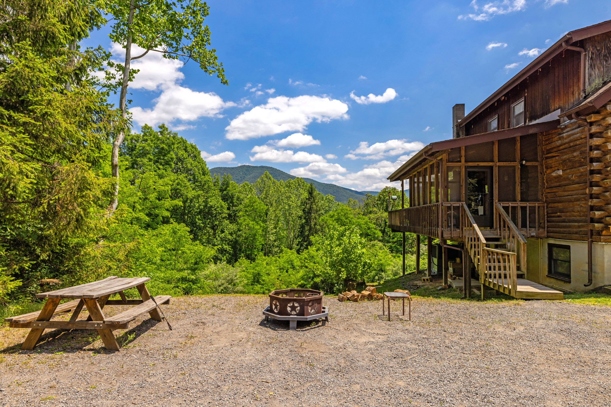 Hot Tub, Private Trails, Waterfall & Outdoor Fun