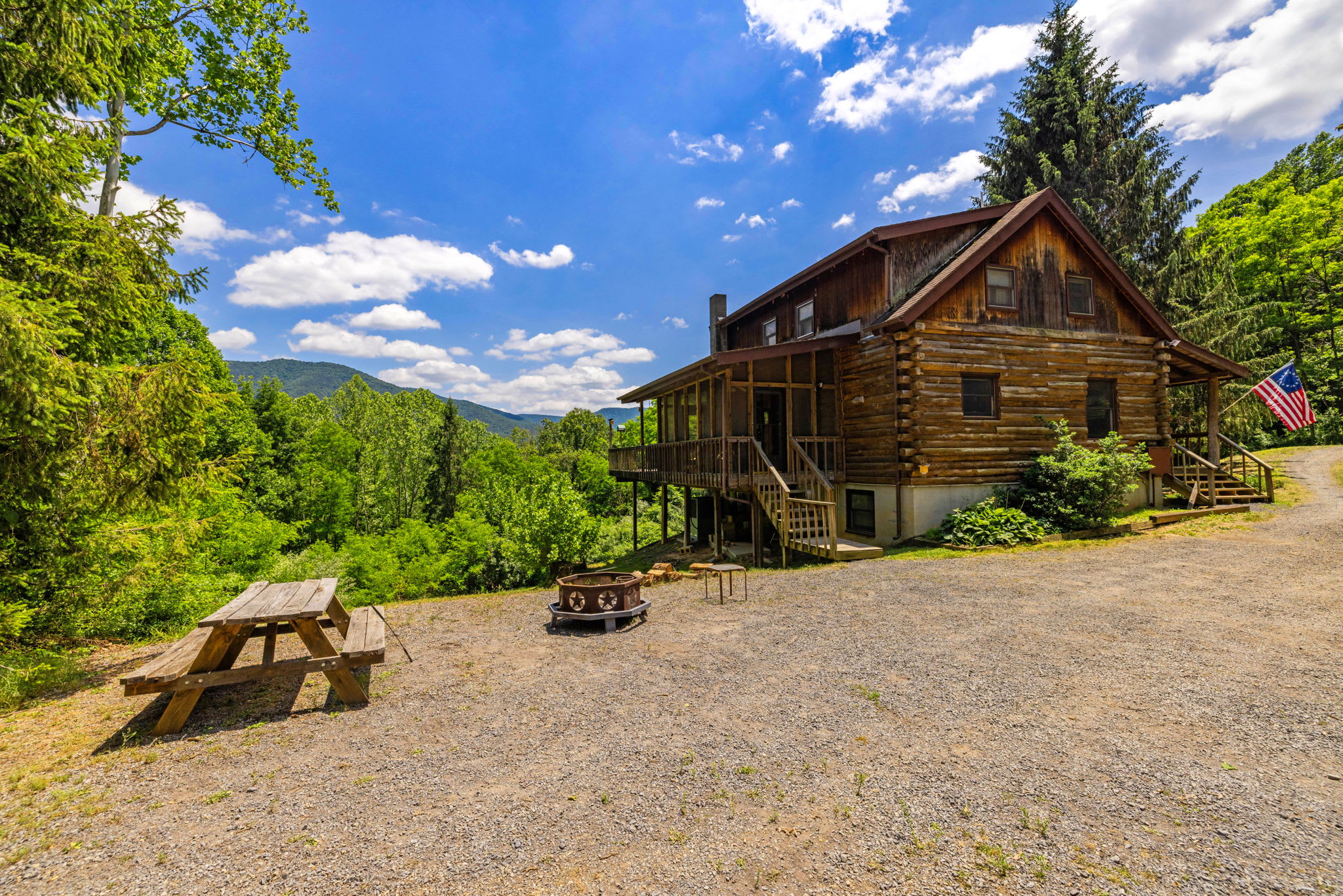 Hot Tub, Private Trails, Waterfall & Outdoor Fun