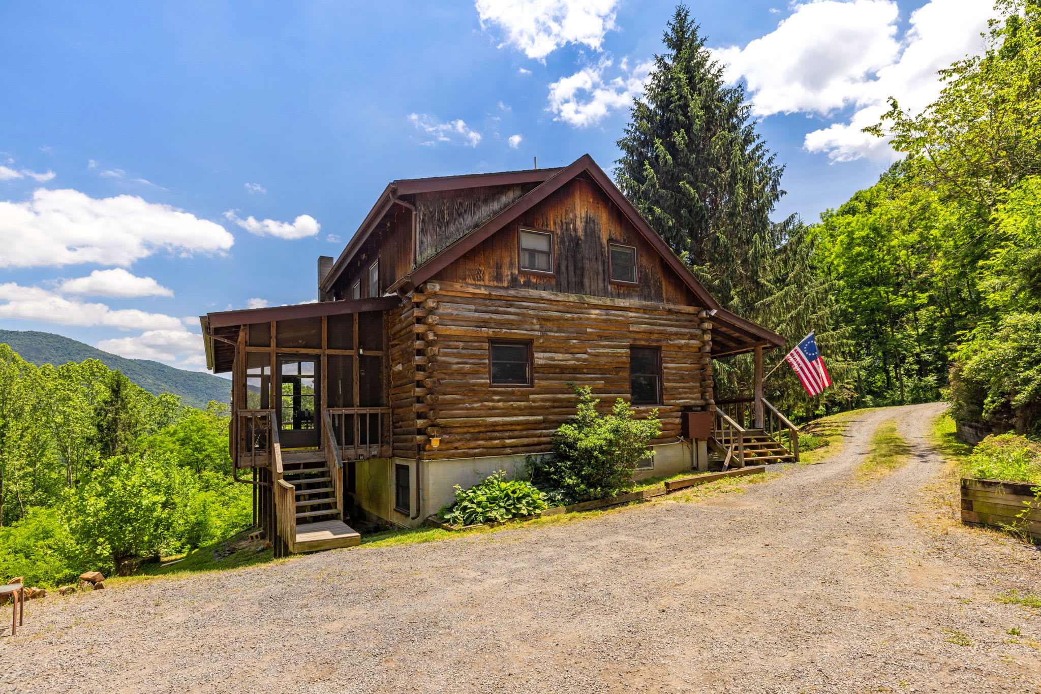 Hot Tub, Private Trails, Waterfall & Outdoor Fun