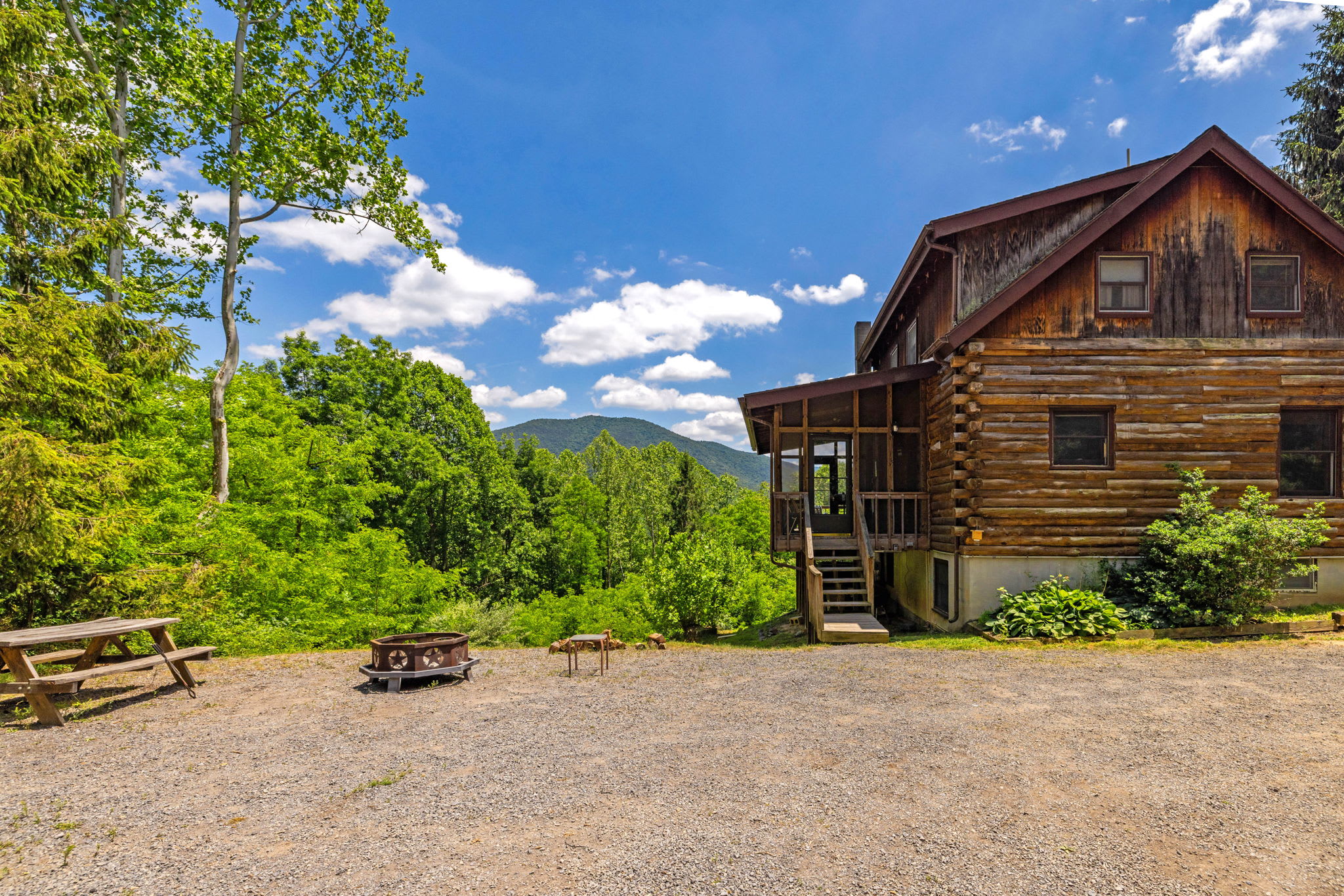 Hot Tub, Private Trails, Waterfall & Outdoor Fun