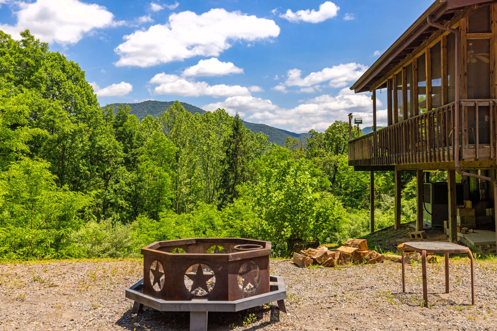 Hot Tub, Private Trails, Waterfall & Outdoor Fun