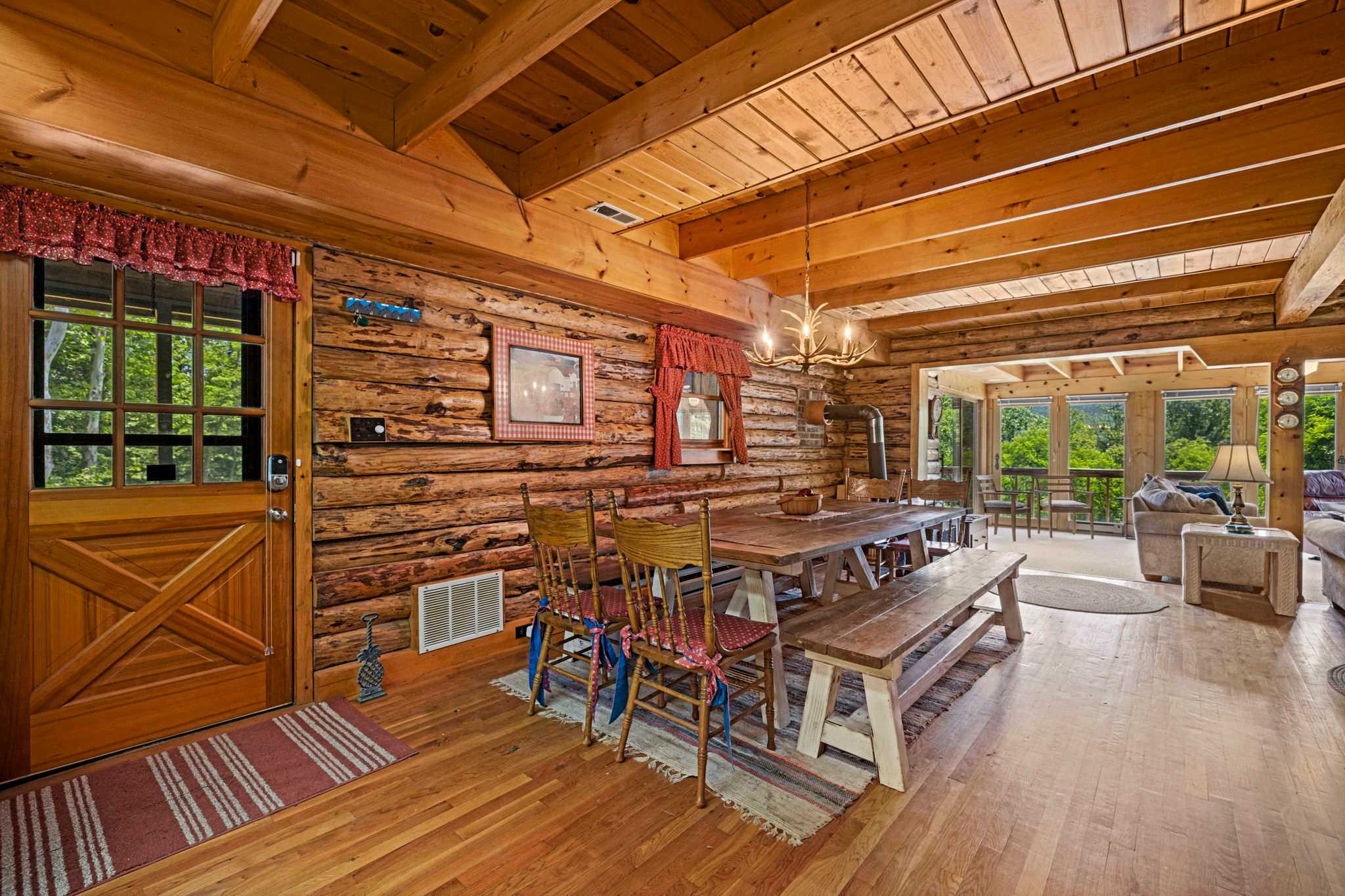 Hot Tub, Private Trails, Waterfall & Outdoor Fun