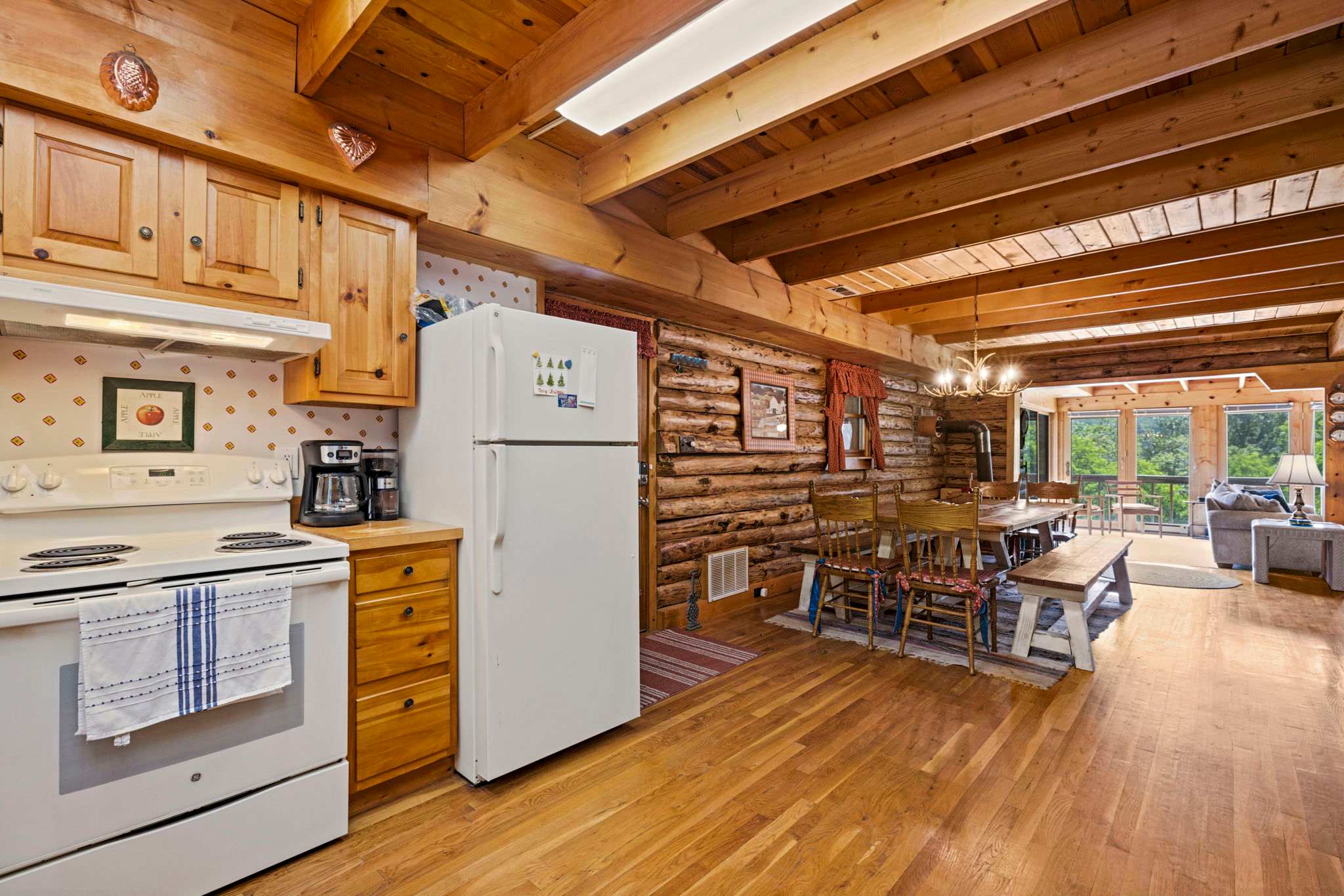 Hot Tub, Private Trails, Waterfall & Outdoor Fun
