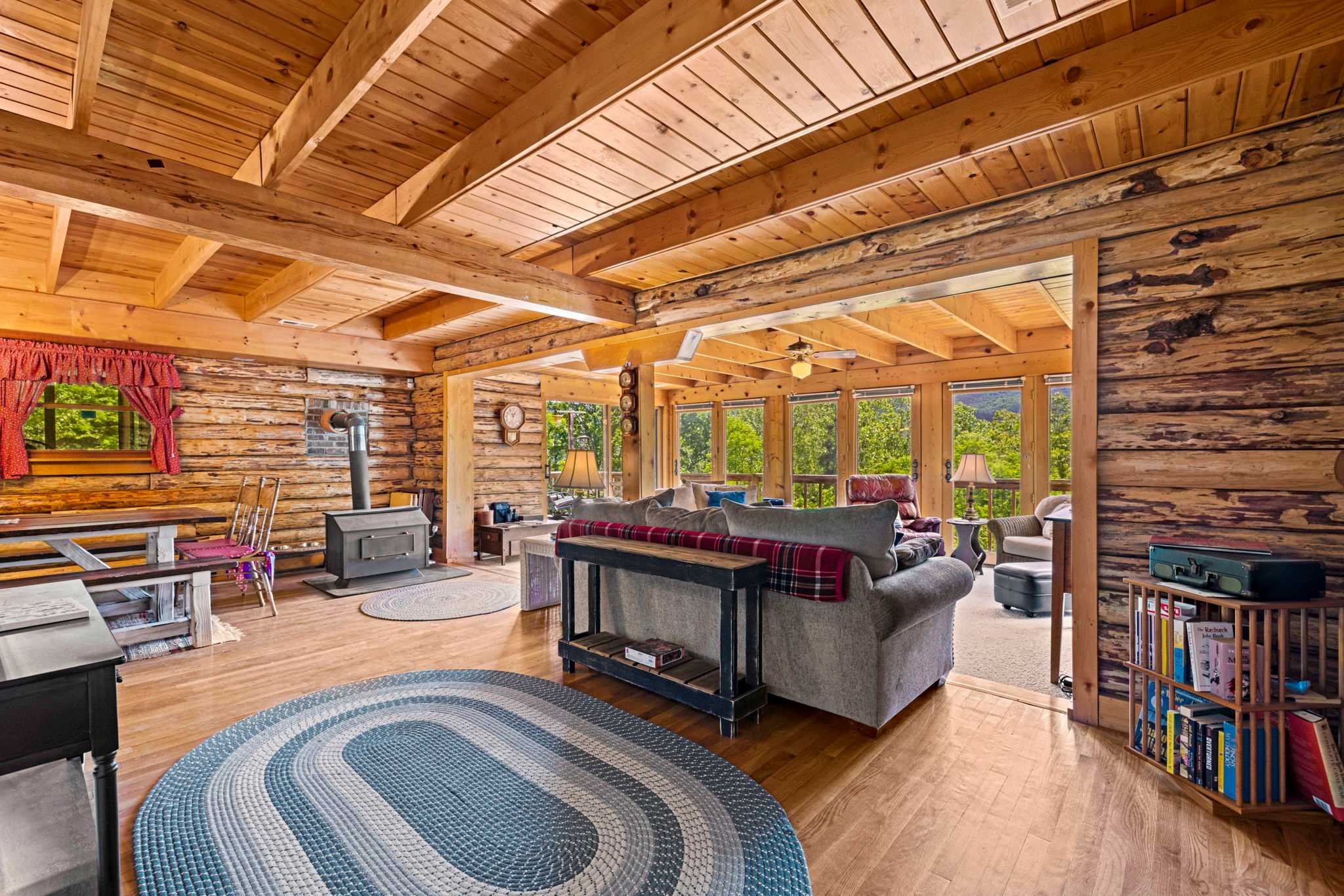 Hot Tub, Private Trails, Waterfall & Outdoor Fun