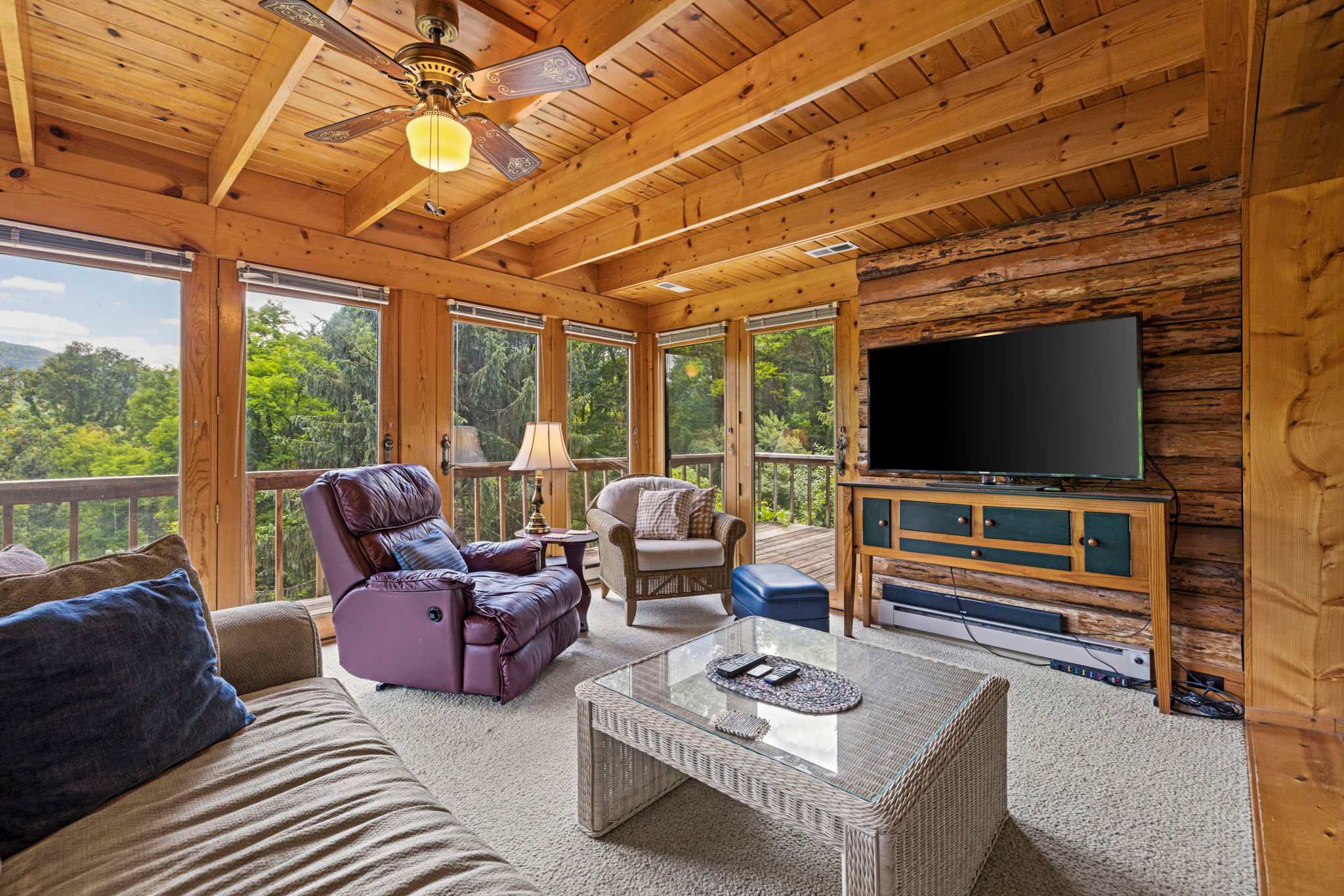 Hot Tub, Private Trails, Waterfall & Outdoor Fun