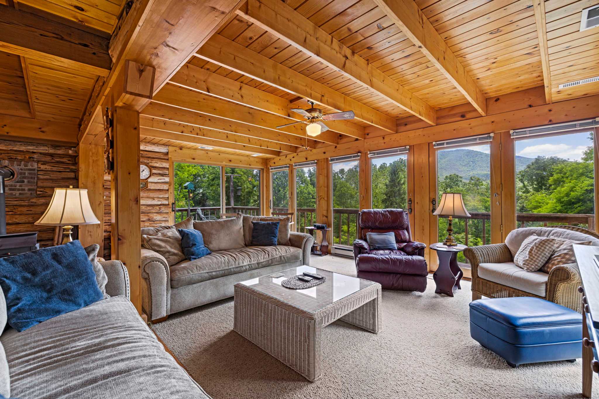Hot Tub, Private Trails, Waterfall & Outdoor Fun