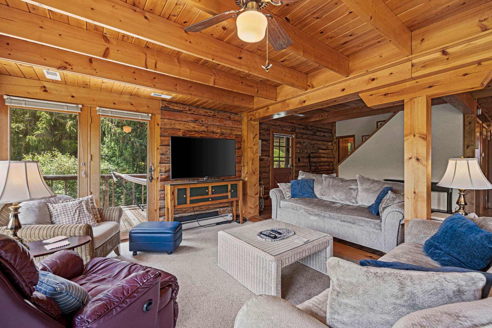 Hot Tub, Private Trails, Waterfall & Outdoor Fun