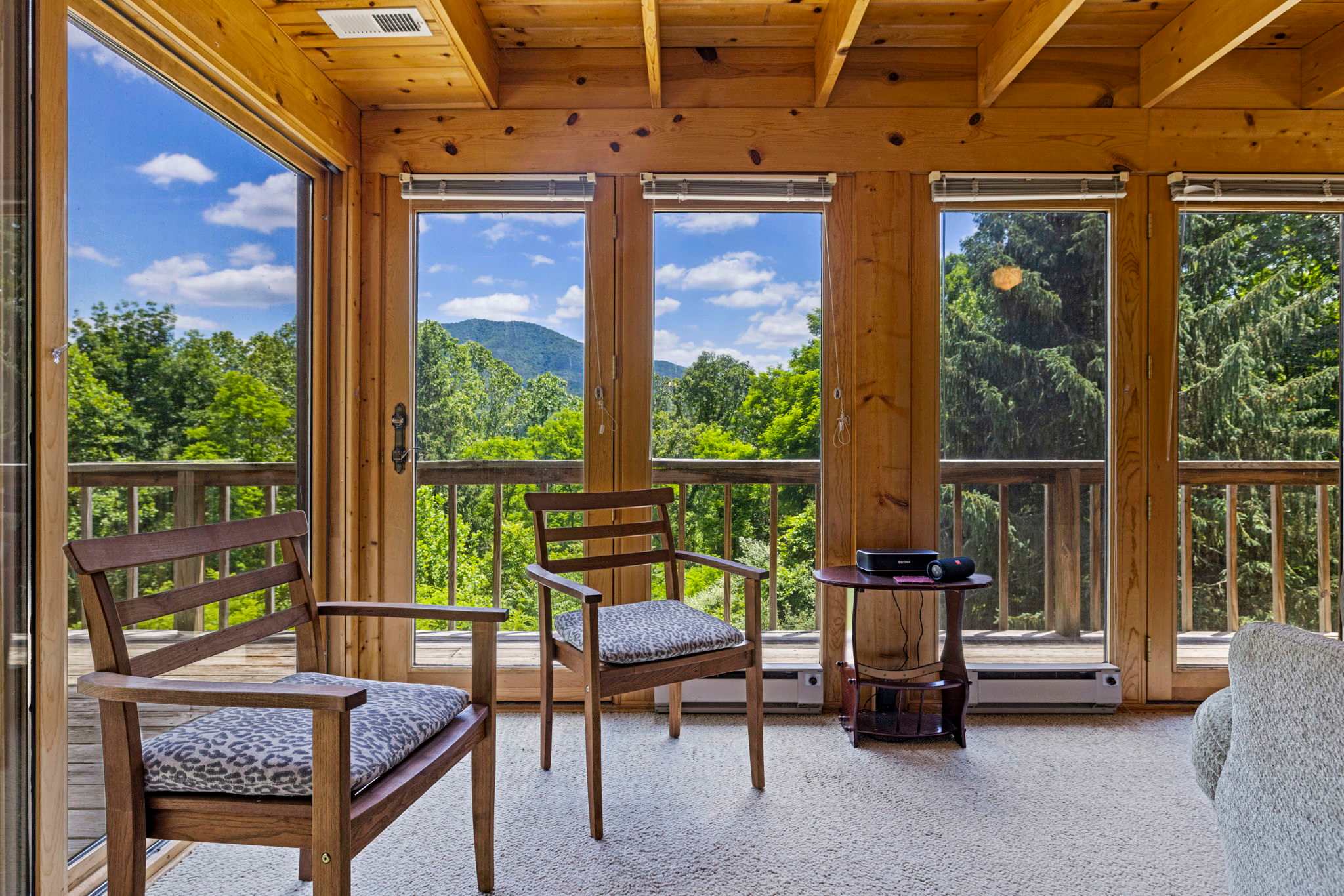Hot Tub, Private Trails, Waterfall & Outdoor Fun