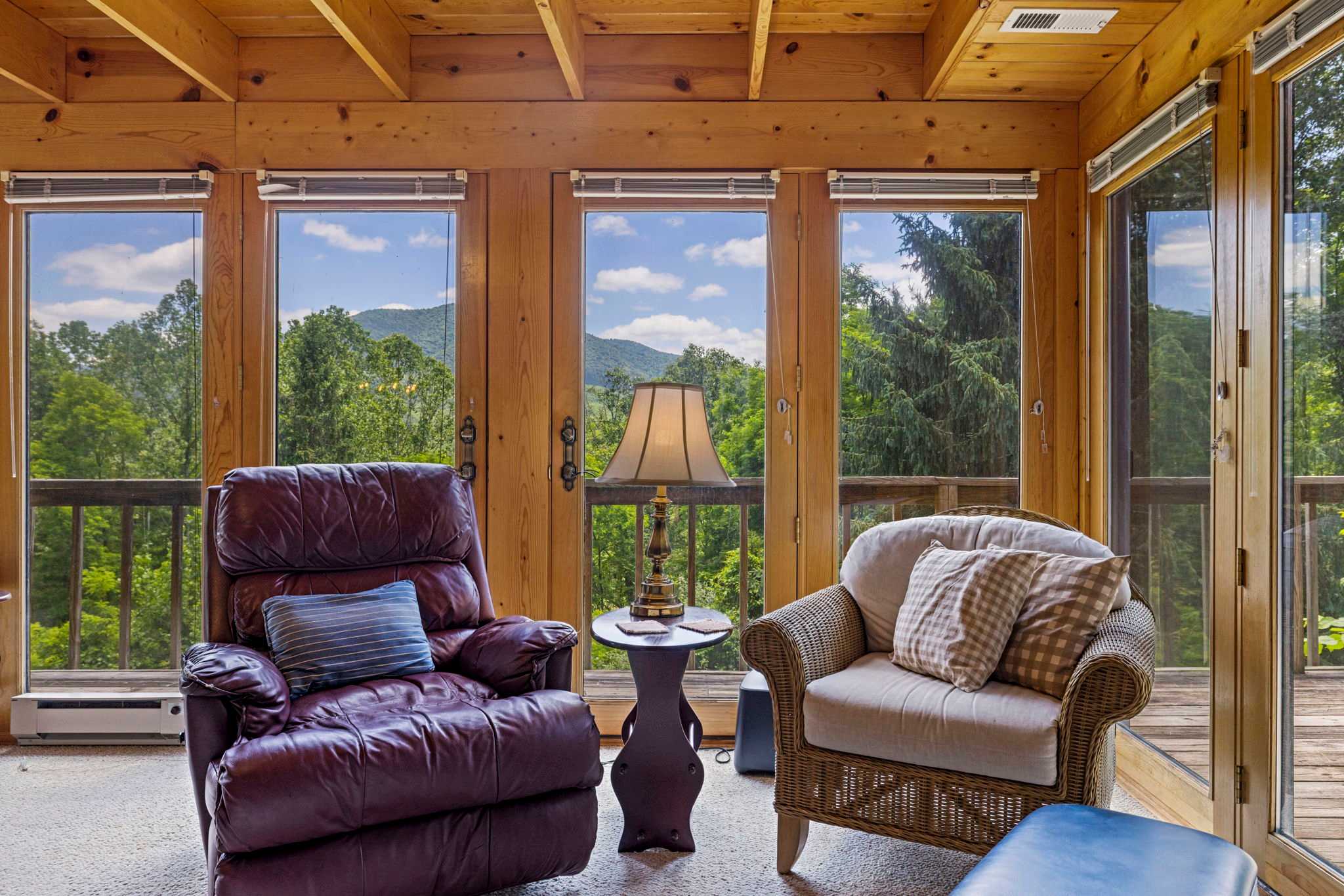 Hot Tub, Private Trails, Waterfall & Outdoor Fun