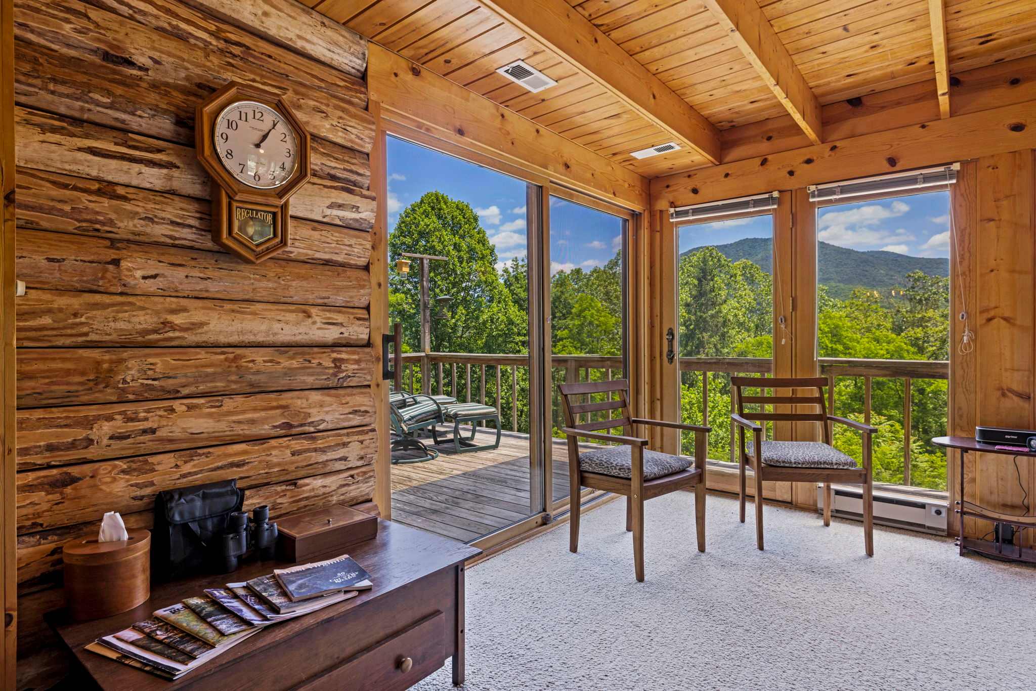 Hot Tub, Private Trails, Waterfall & Outdoor Fun