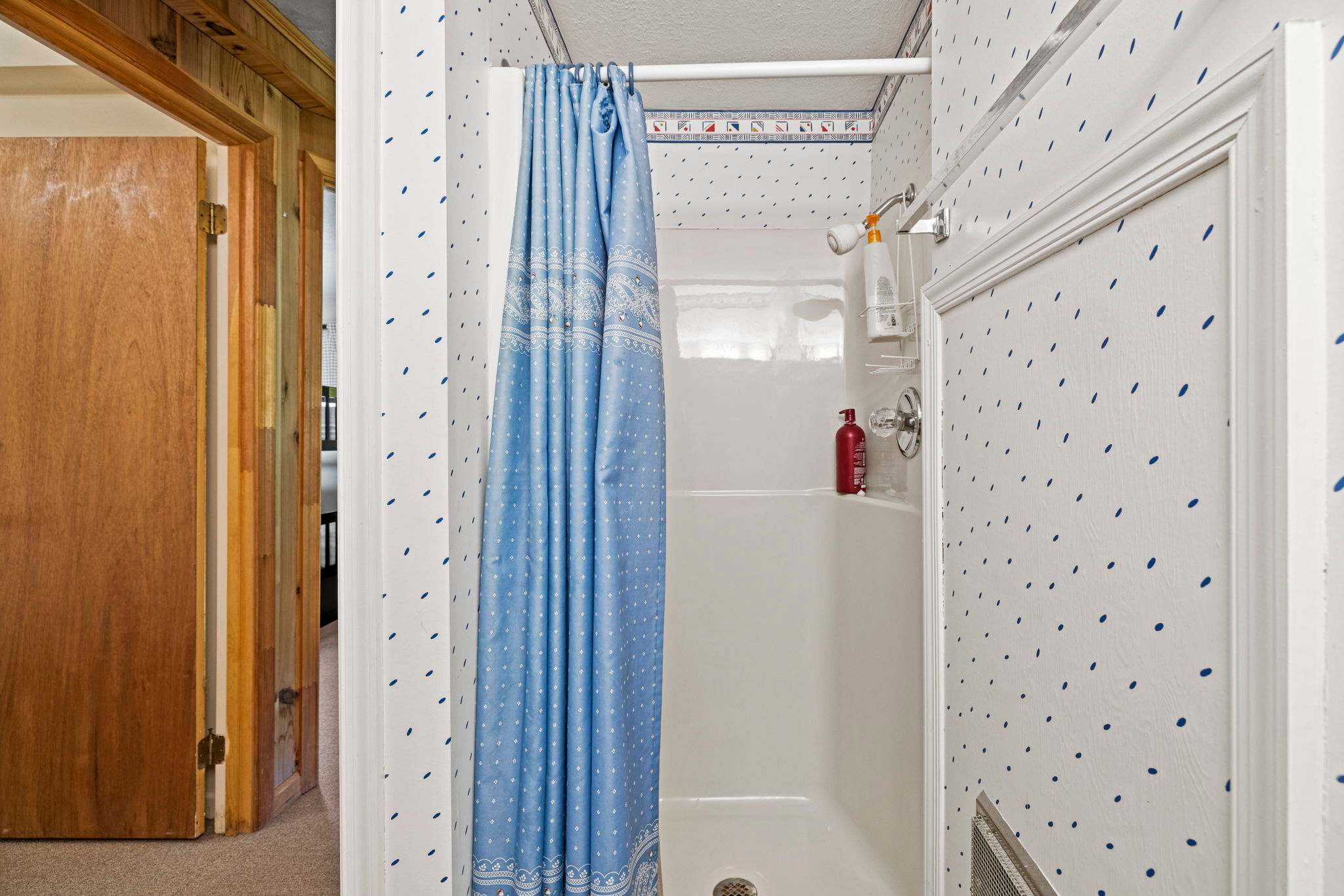 Hot Tub, Private Trails, Waterfall & Outdoor Fun