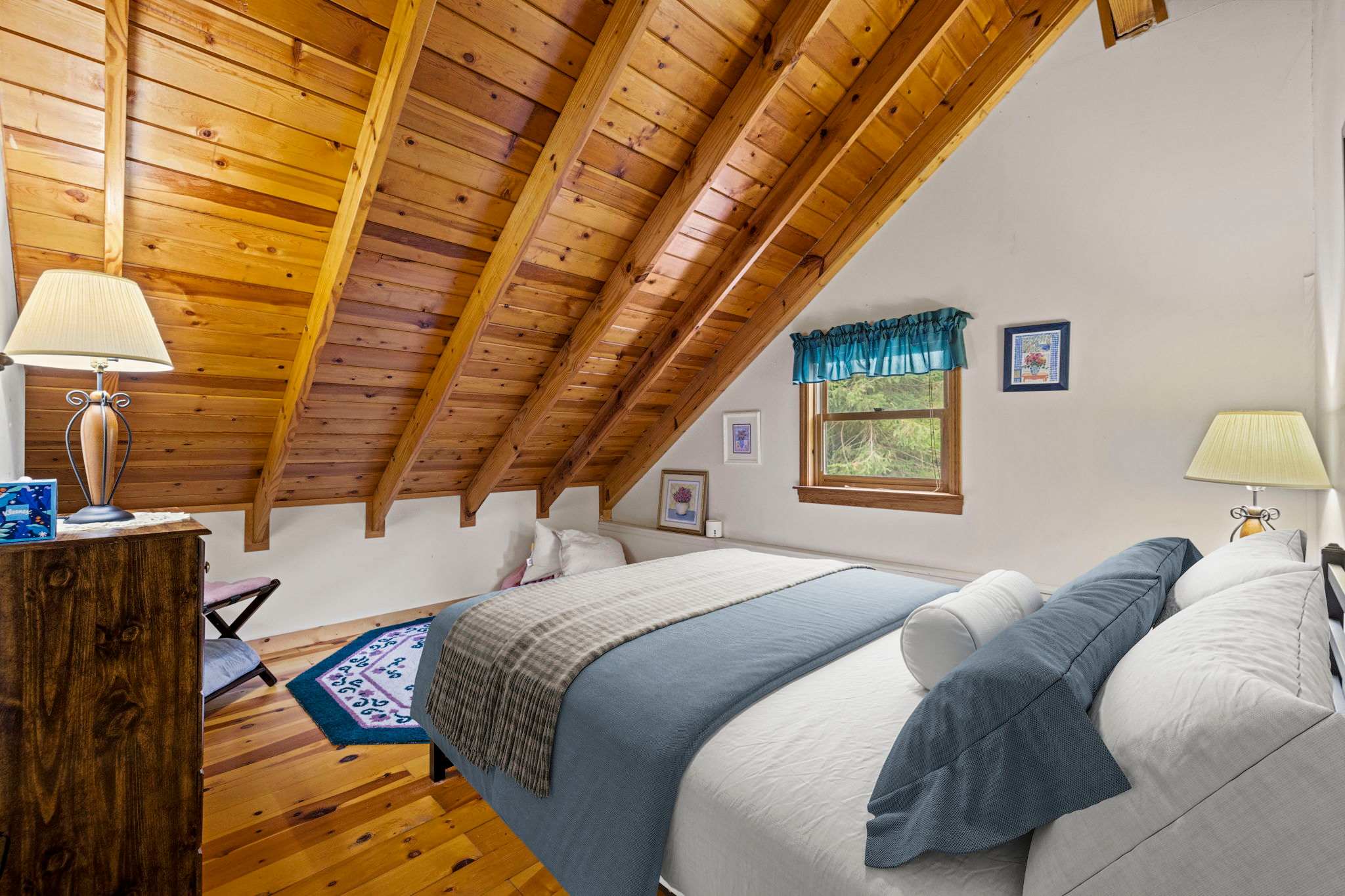 Hot Tub, Private Trails, Waterfall & Outdoor Fun