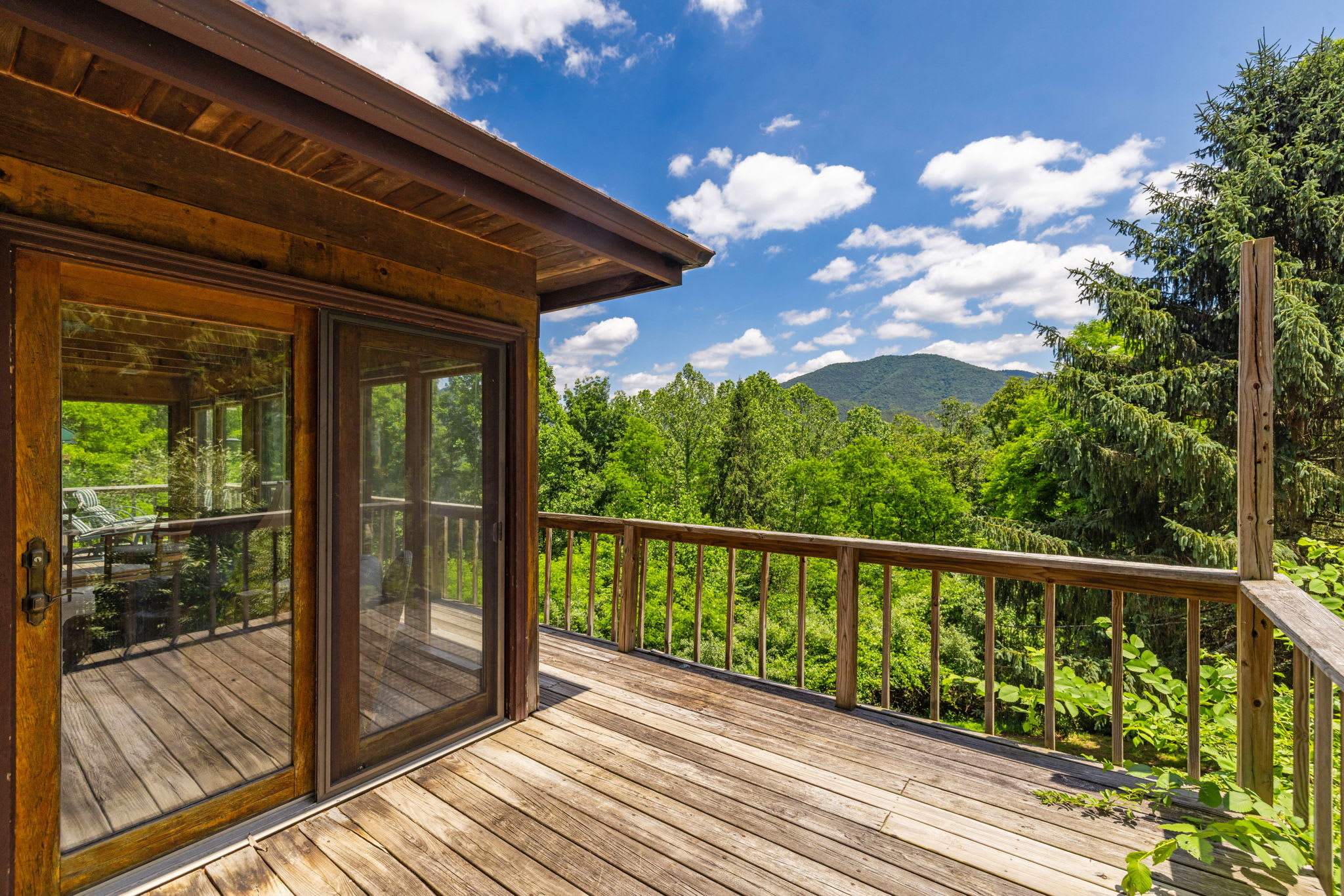 Hot Tub, Private Trails, Waterfall & Outdoor Fun