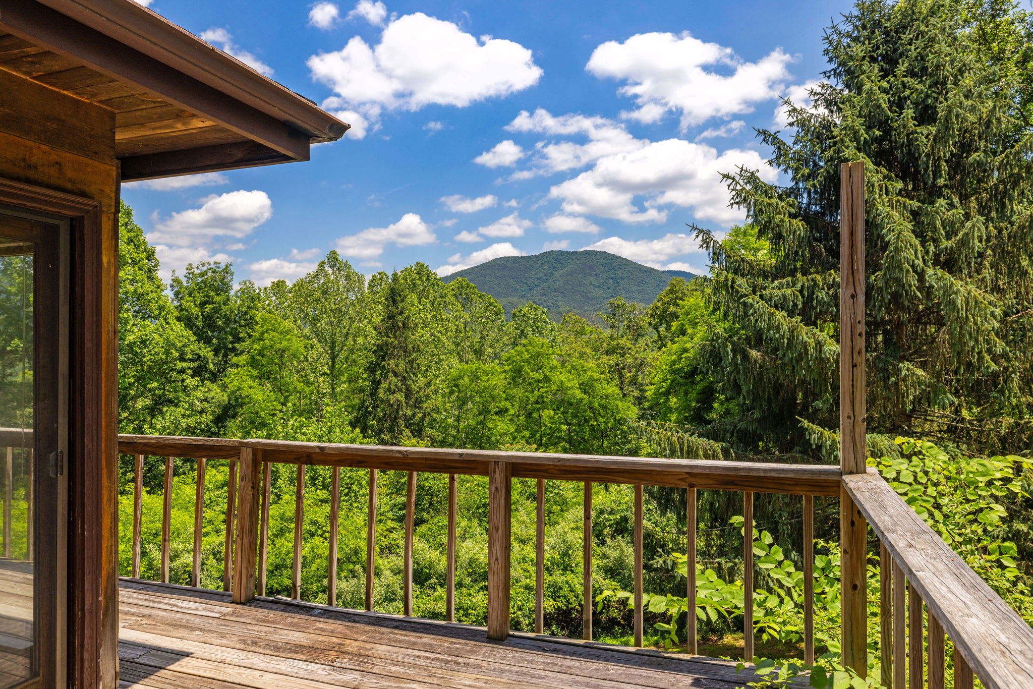 Hot Tub, Private Trails, Waterfall & Outdoor Fun