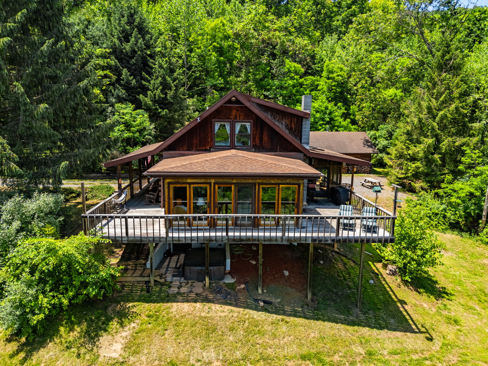 Hot Tub, Private Trails, Waterfall & Outdoor Fun