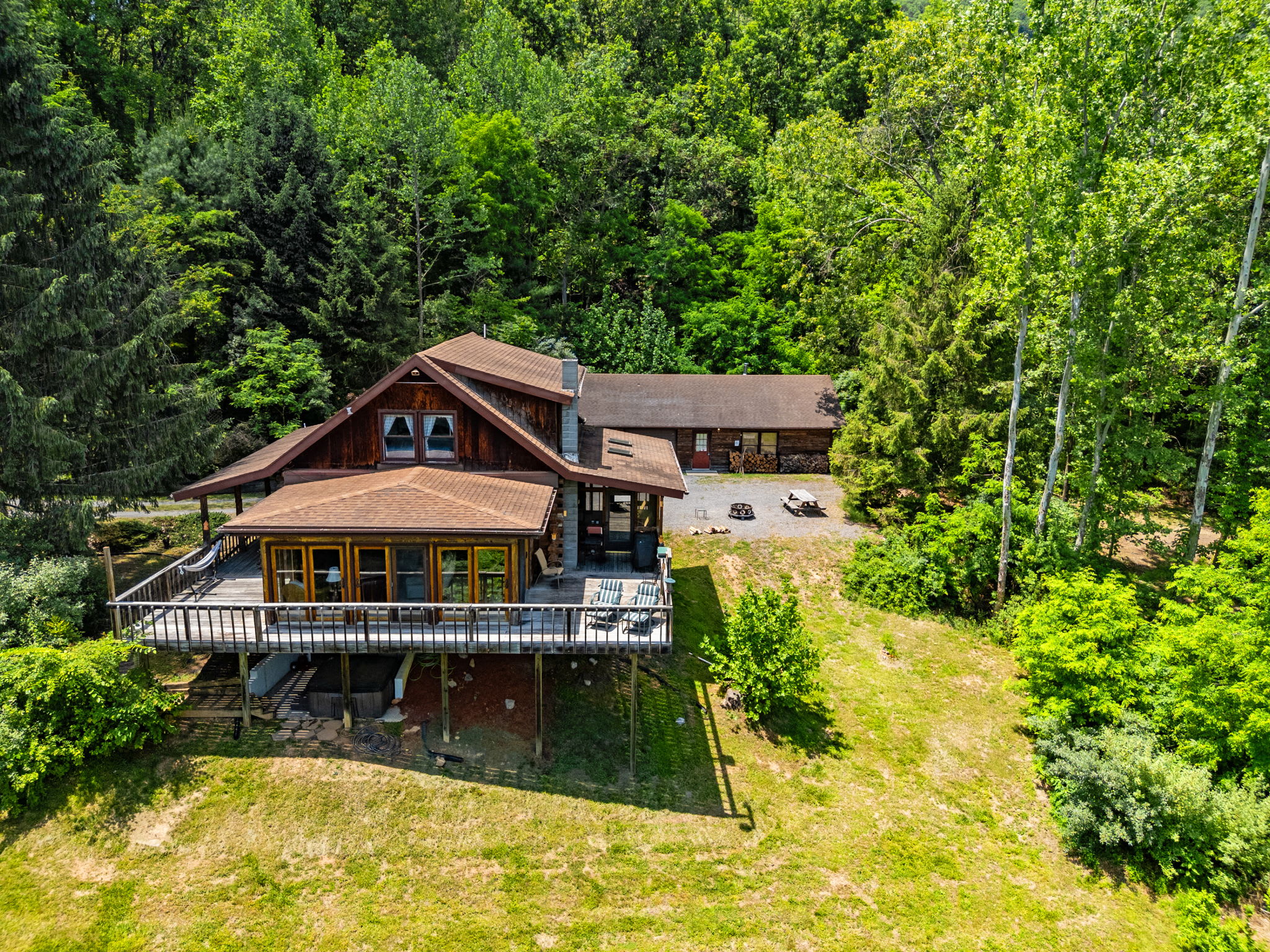 Hot Tub, Private Trails, Waterfall & Outdoor Fun