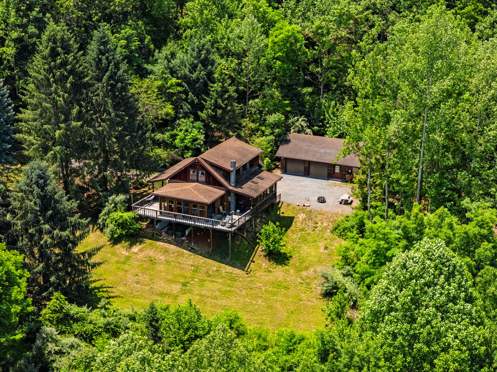 Hot Tub, Private Trails, Waterfall & Outdoor Fun
