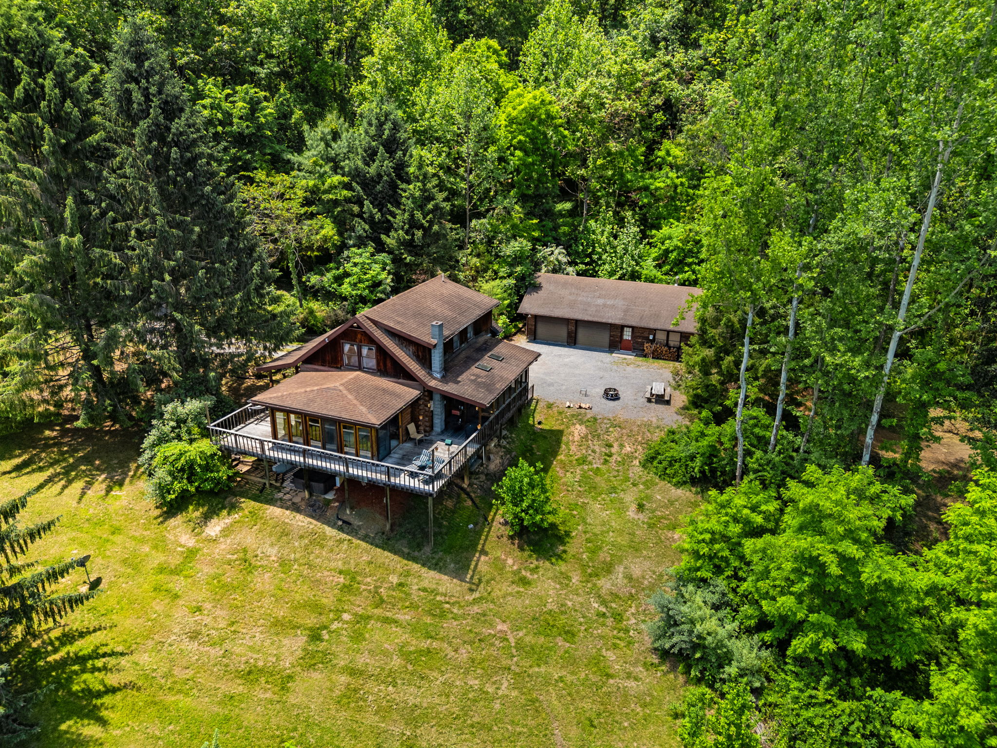 Hot Tub, Private Trails, Waterfall & Outdoor Fun