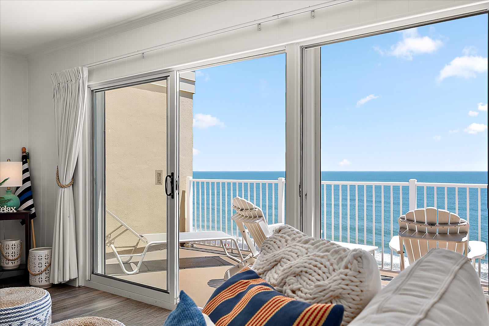 Oceanfront Penthouse w Tons of Space and a Pool | Photo 2