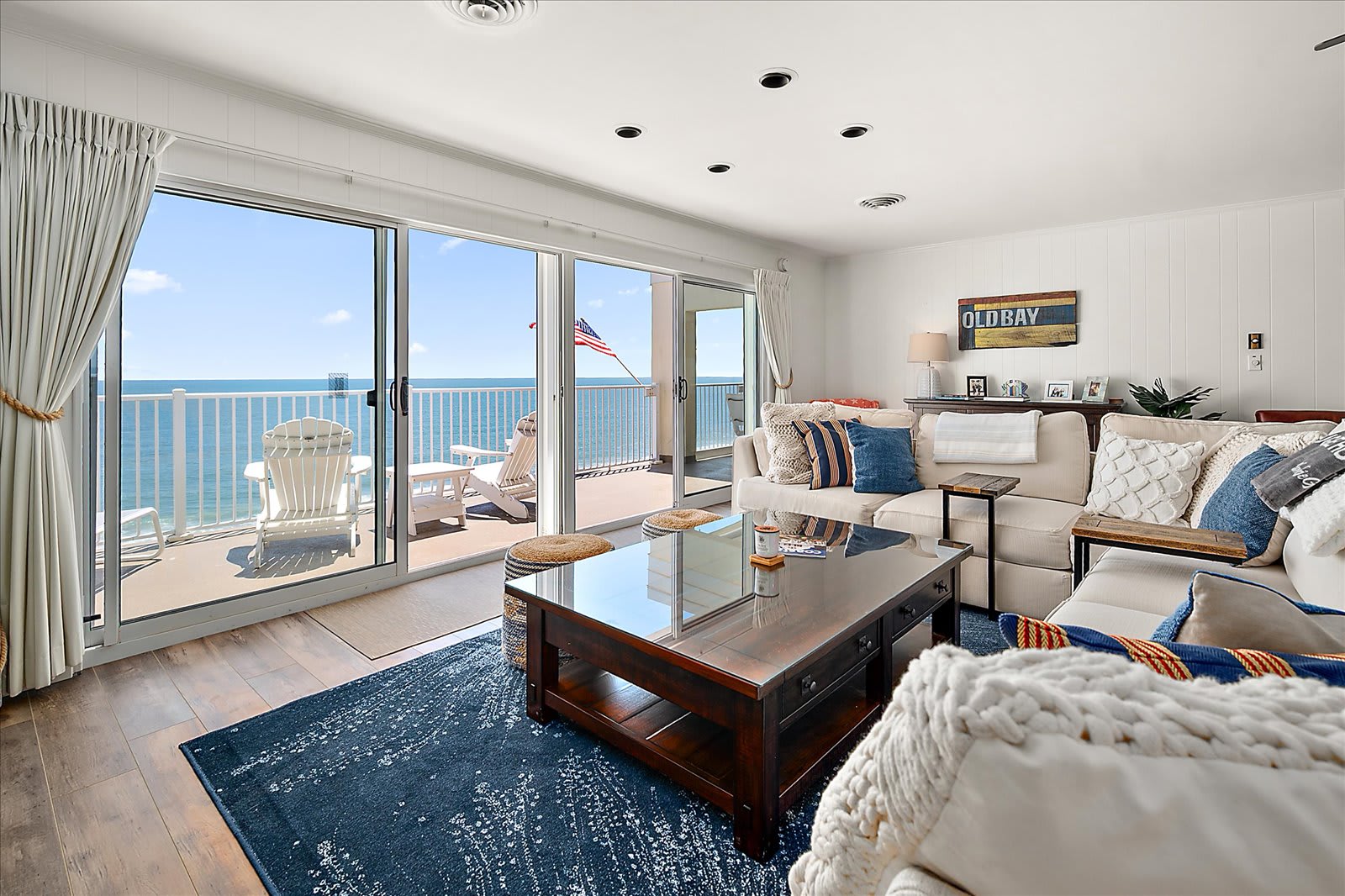 Oceanfront Penthouse w Tons of Space and a Pool