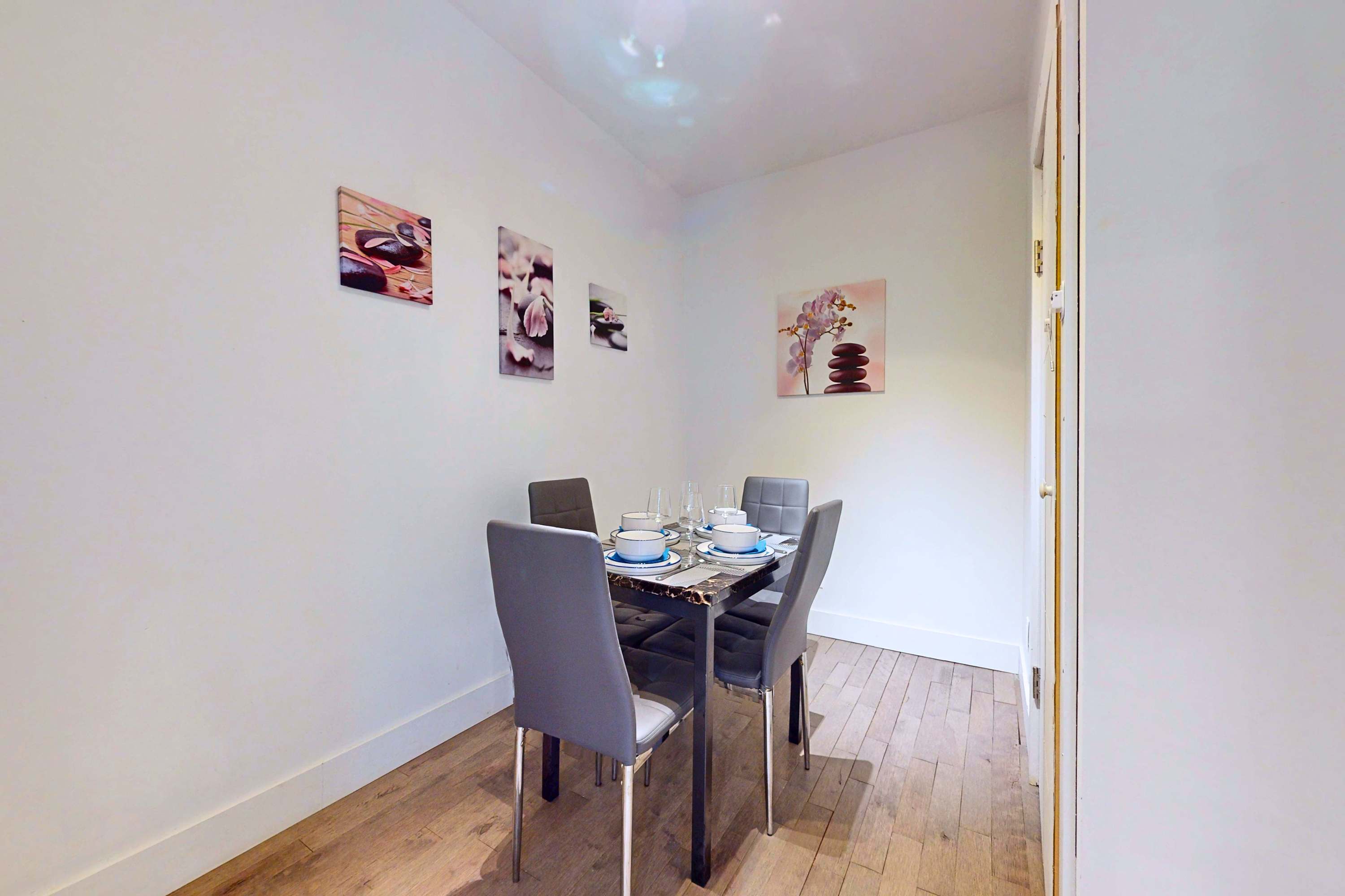 Cozy dining area for 4