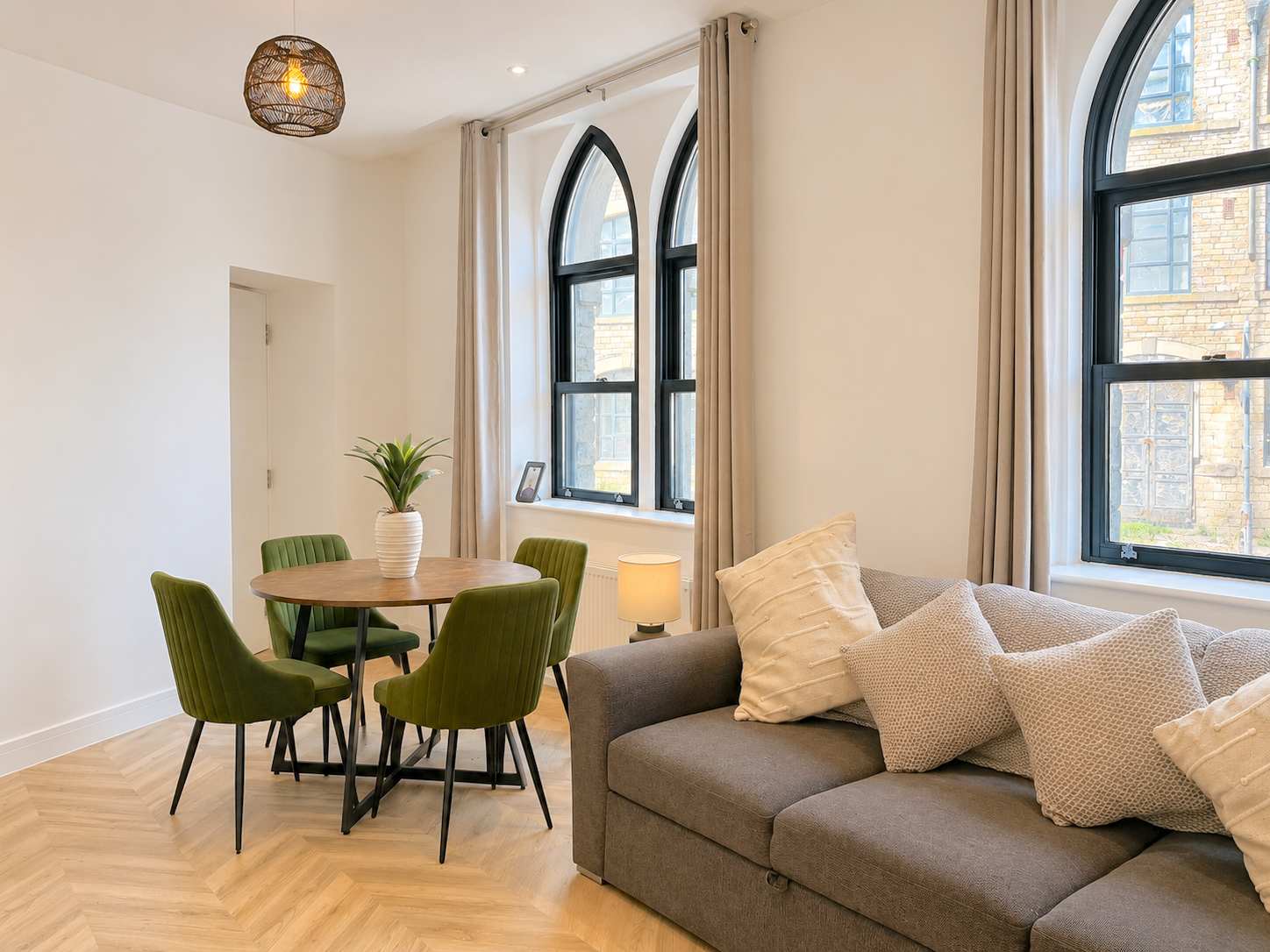 Lux House 2BR - Sleeps 6 - Free Parking - Huddersfield