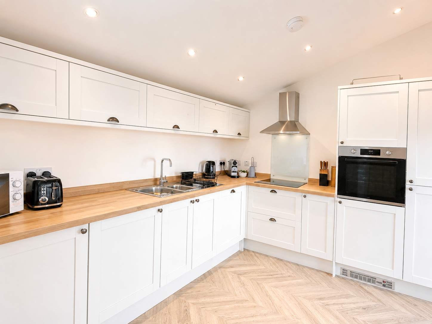 Lux House 2BR - Sleeps 6 - Free Parking - Huddersfield