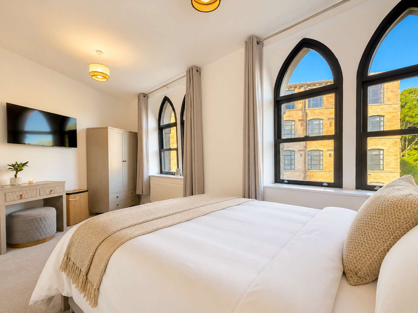 Lux House 2BR - Sleeps 6 - Free Parking - Huddersfield