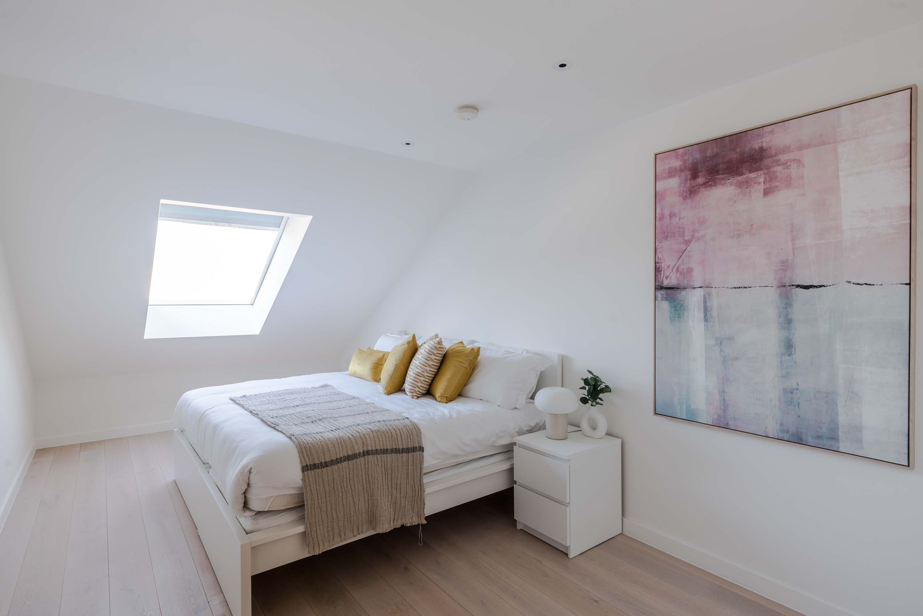 Soho 2-Bed Penthouse · AC · Sleeps 6 in Hollen Street, 6 W1F - Property image 7 - VivreStays