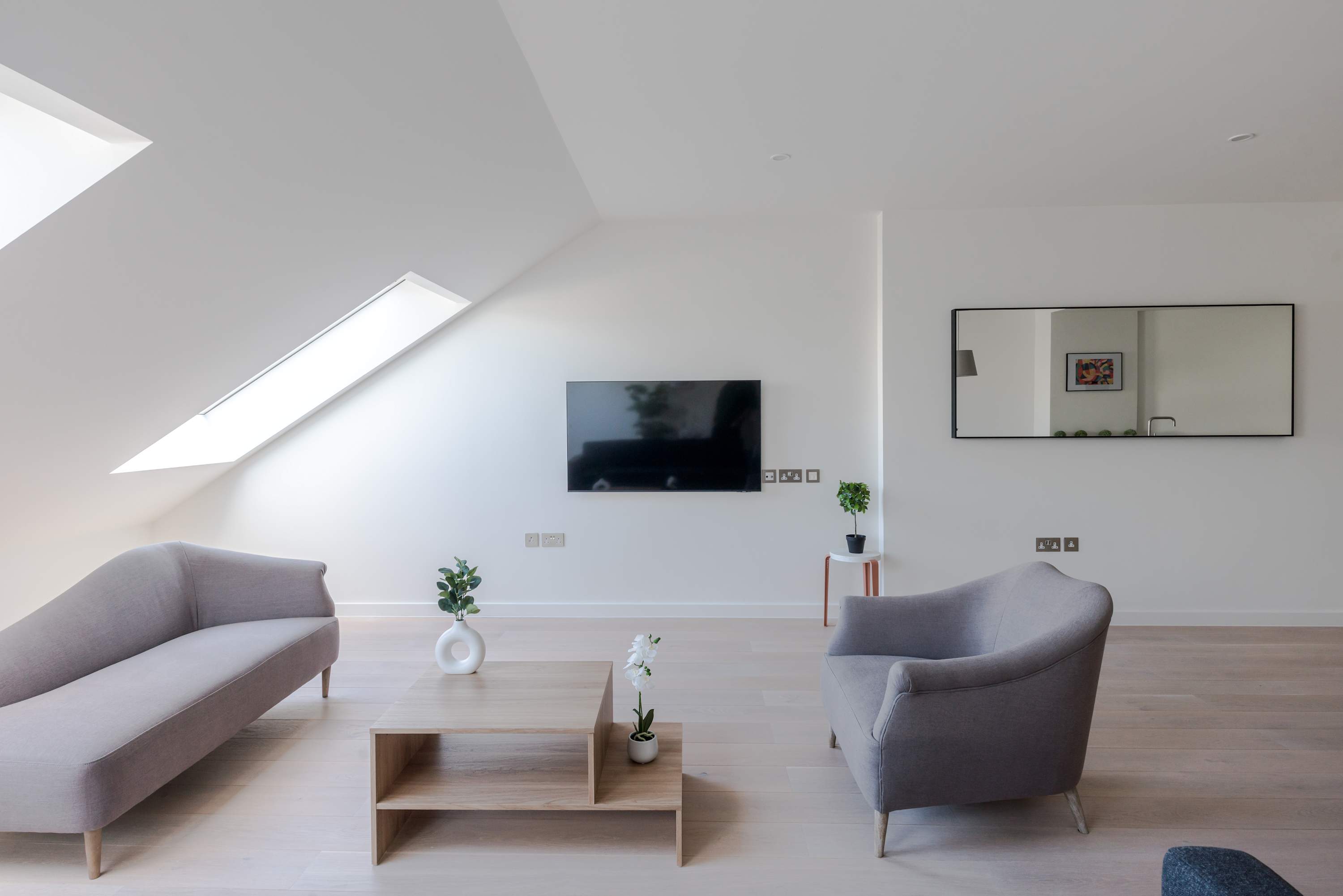 Soho 2-Bed Penthouse · AC · Sleeps 6 in Hollen Street, 6 W1F - Property image 4 - VivreStays