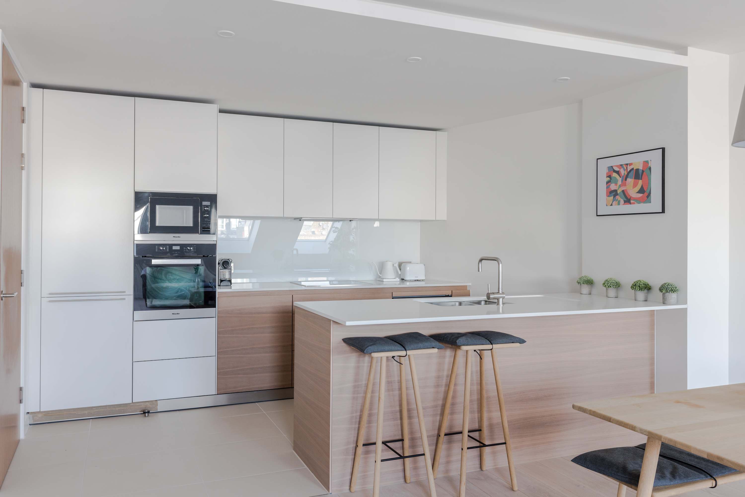 Soho 2-Bed Penthouse · AC · Sleeps 6 in Hollen Street, 6 W1F - Property image 10 - VivreStays