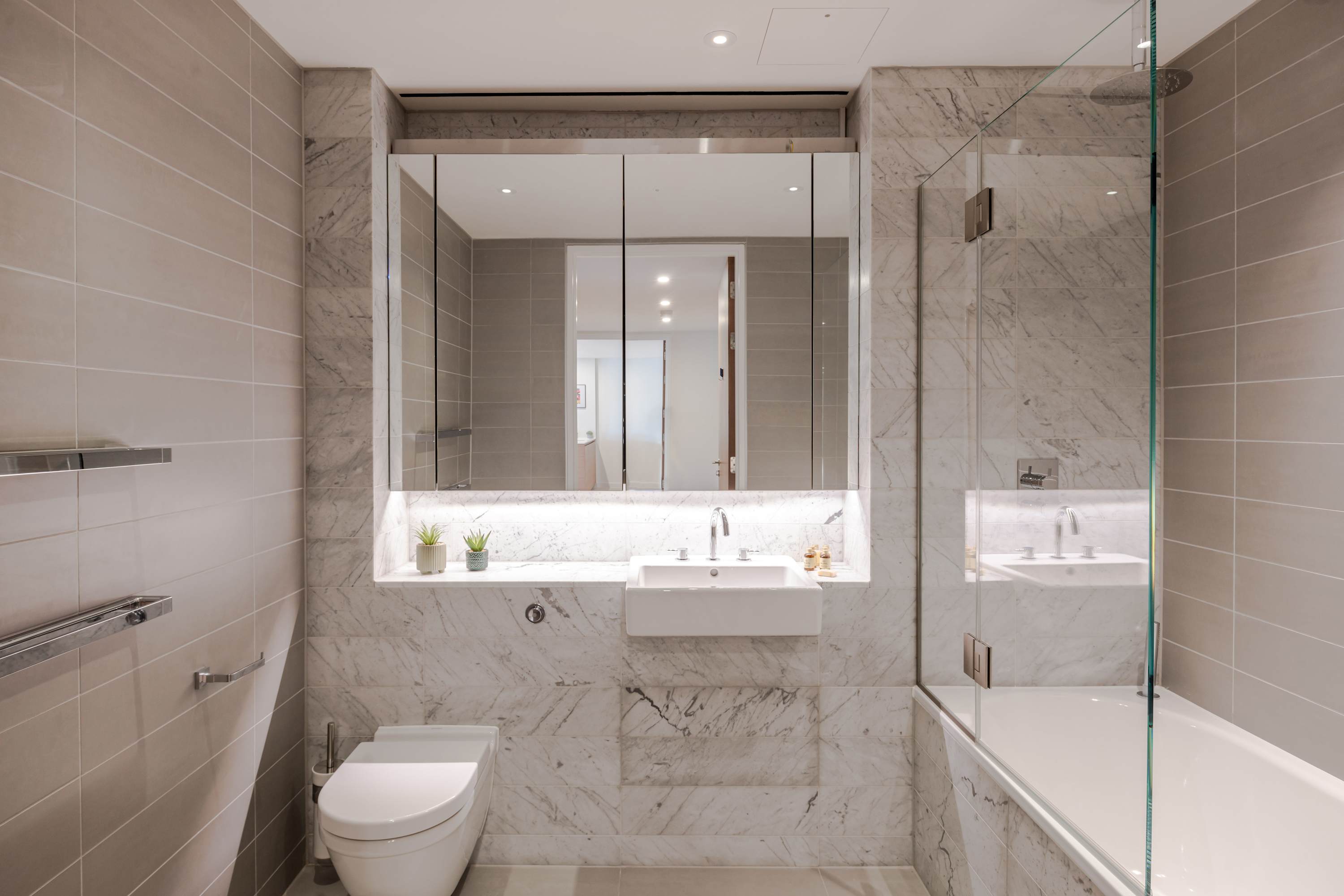 Soho 2-Bed Penthouse · AC · Sleeps 6 in Hollen Street, 6 W1F - Property image 11 - VivreStays