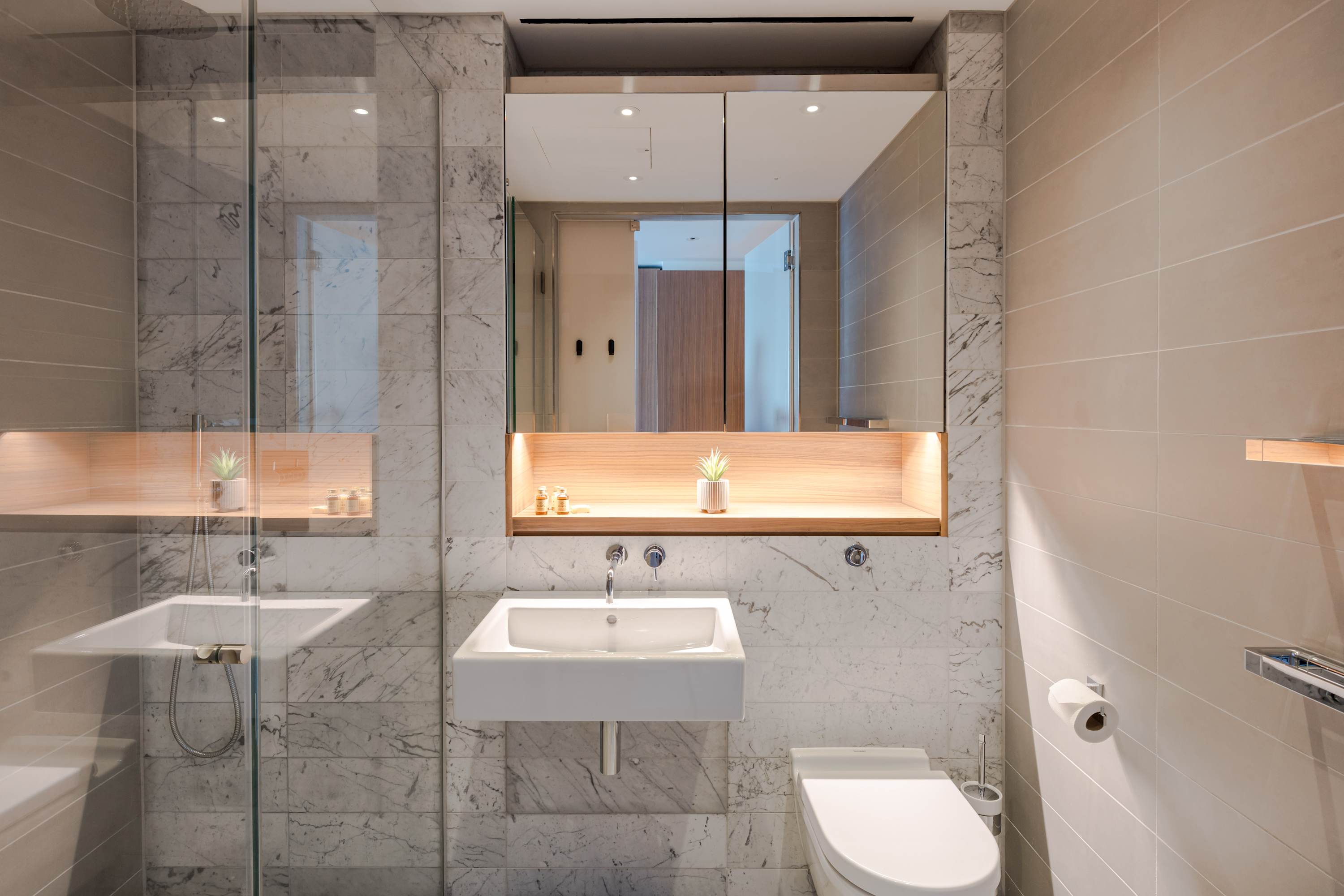 Soho 2-Bed Penthouse · AC · Sleeps 6 in Hollen Street, 6 W1F - Property image 17 - VivreStays