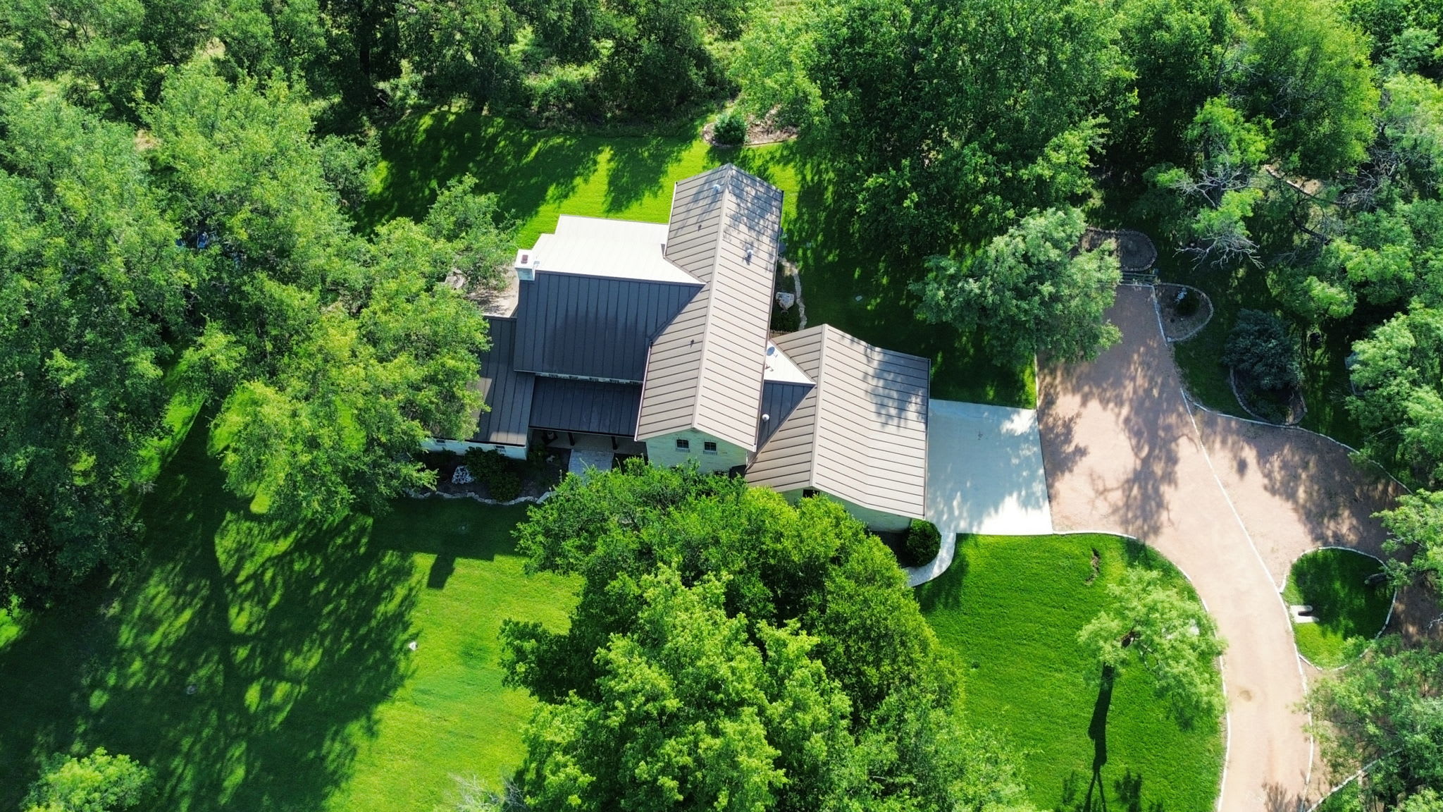 River House | 4-BDR Luxury Riverfront Estate | Photo 47
