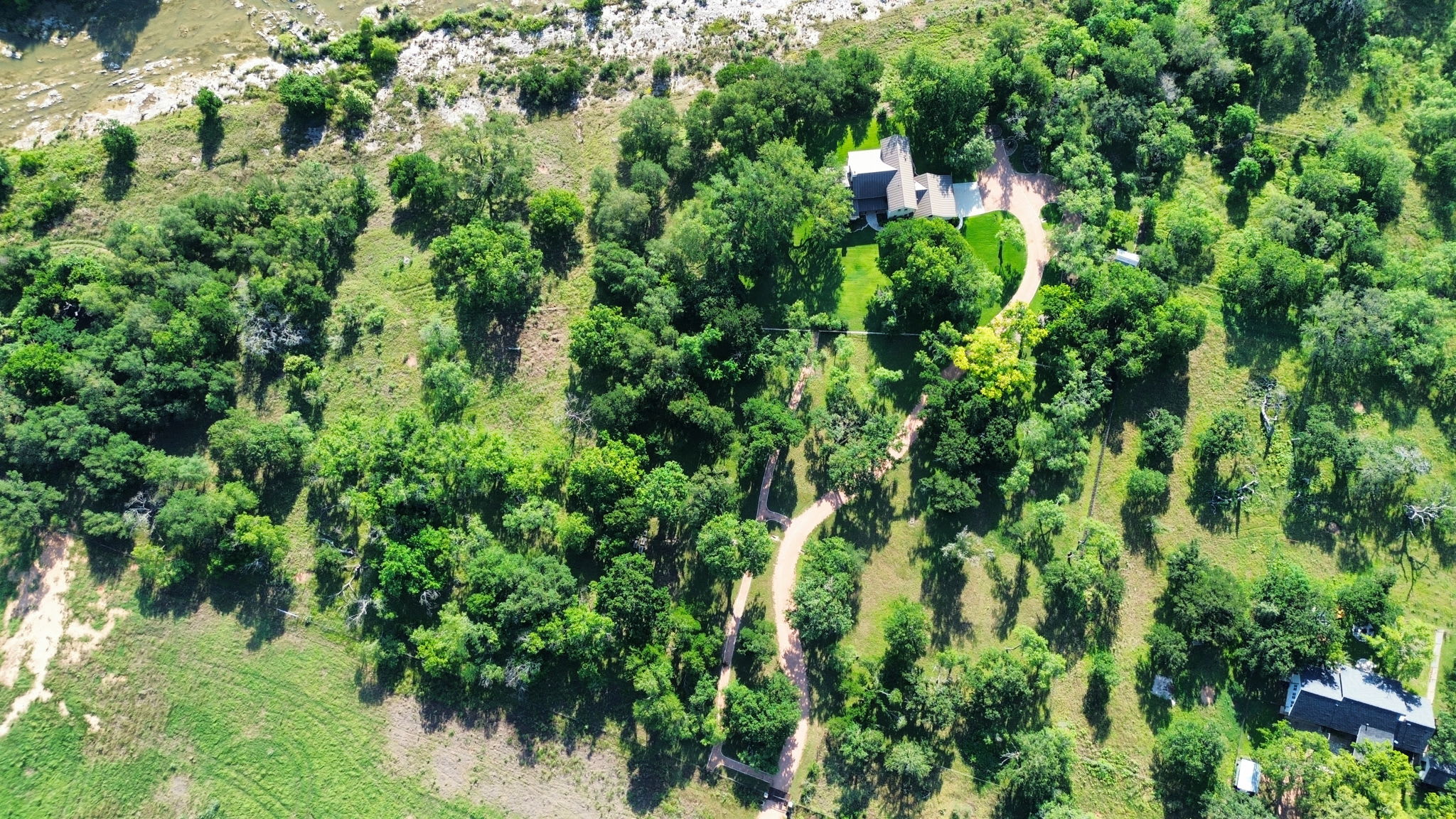 River House | 4-BDR Luxury Riverfront Estate | Photo 51