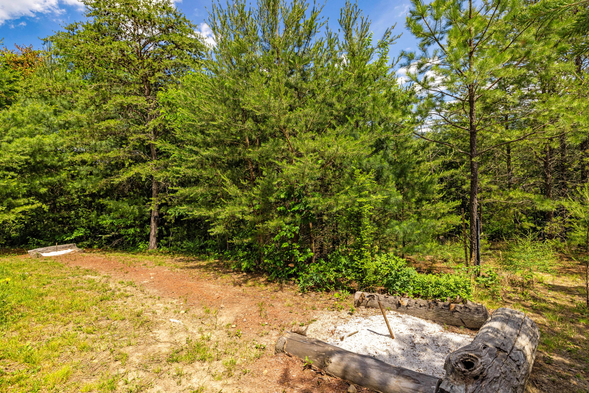 2 Mountain Retreats w 16 Bedrooms, Hot Tubs & More